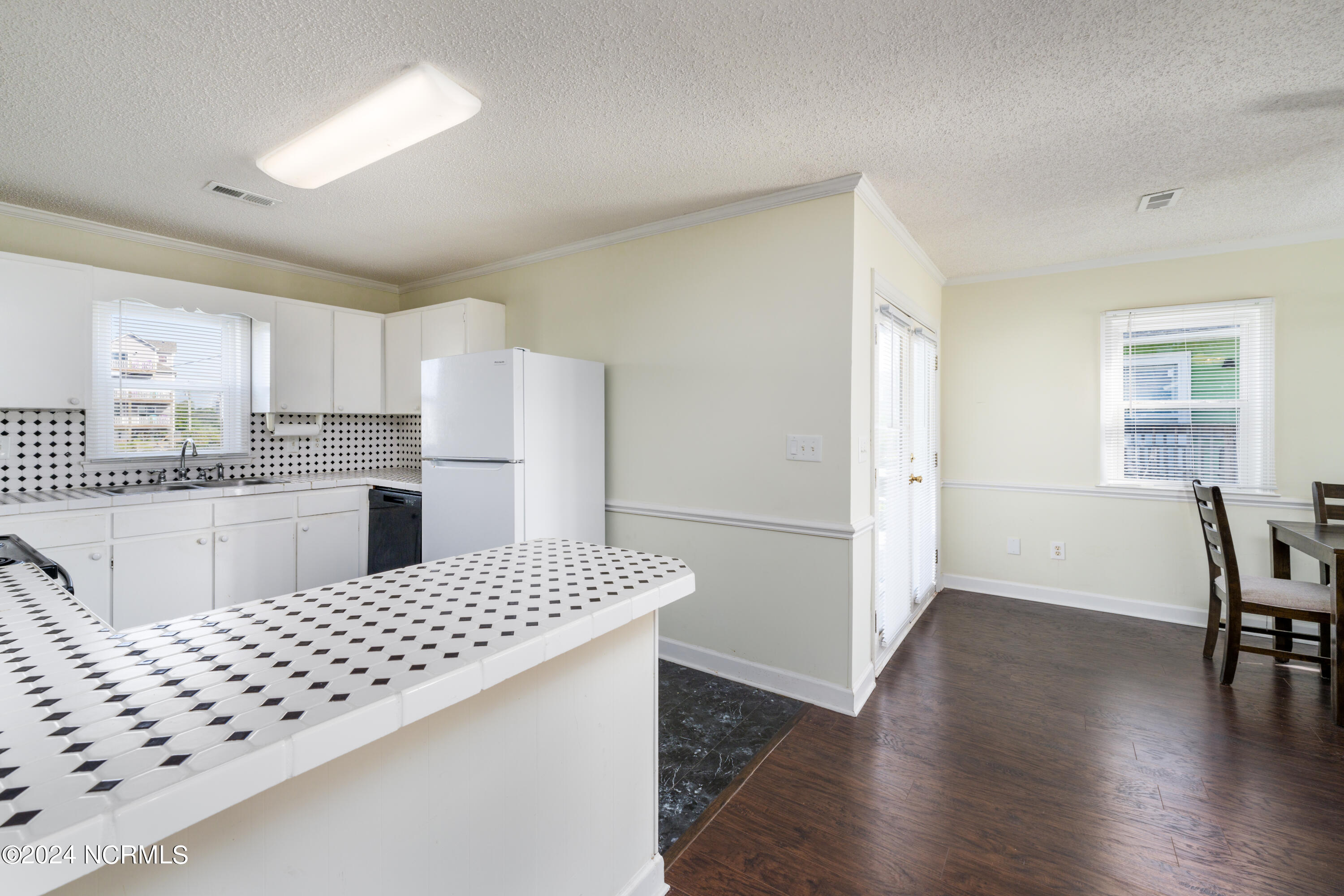 1006 N Topsail Drive