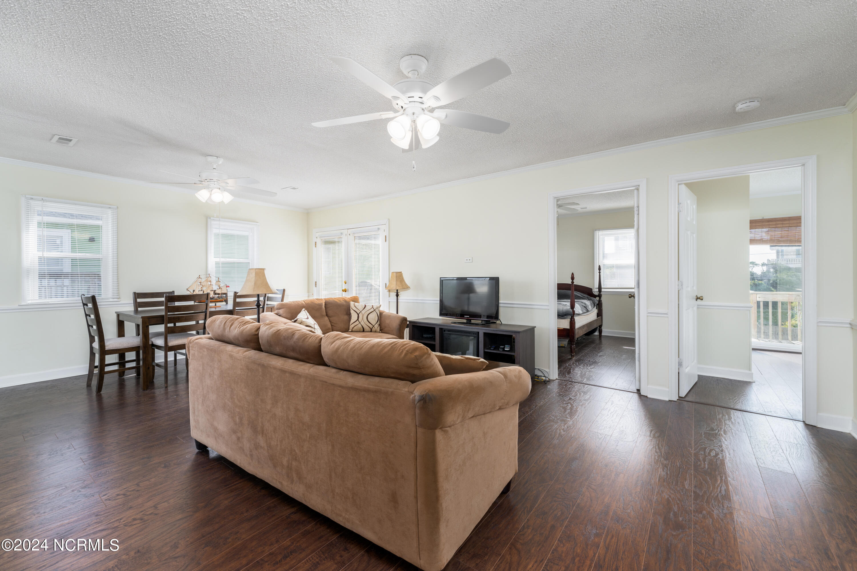 1006 N Topsail Drive