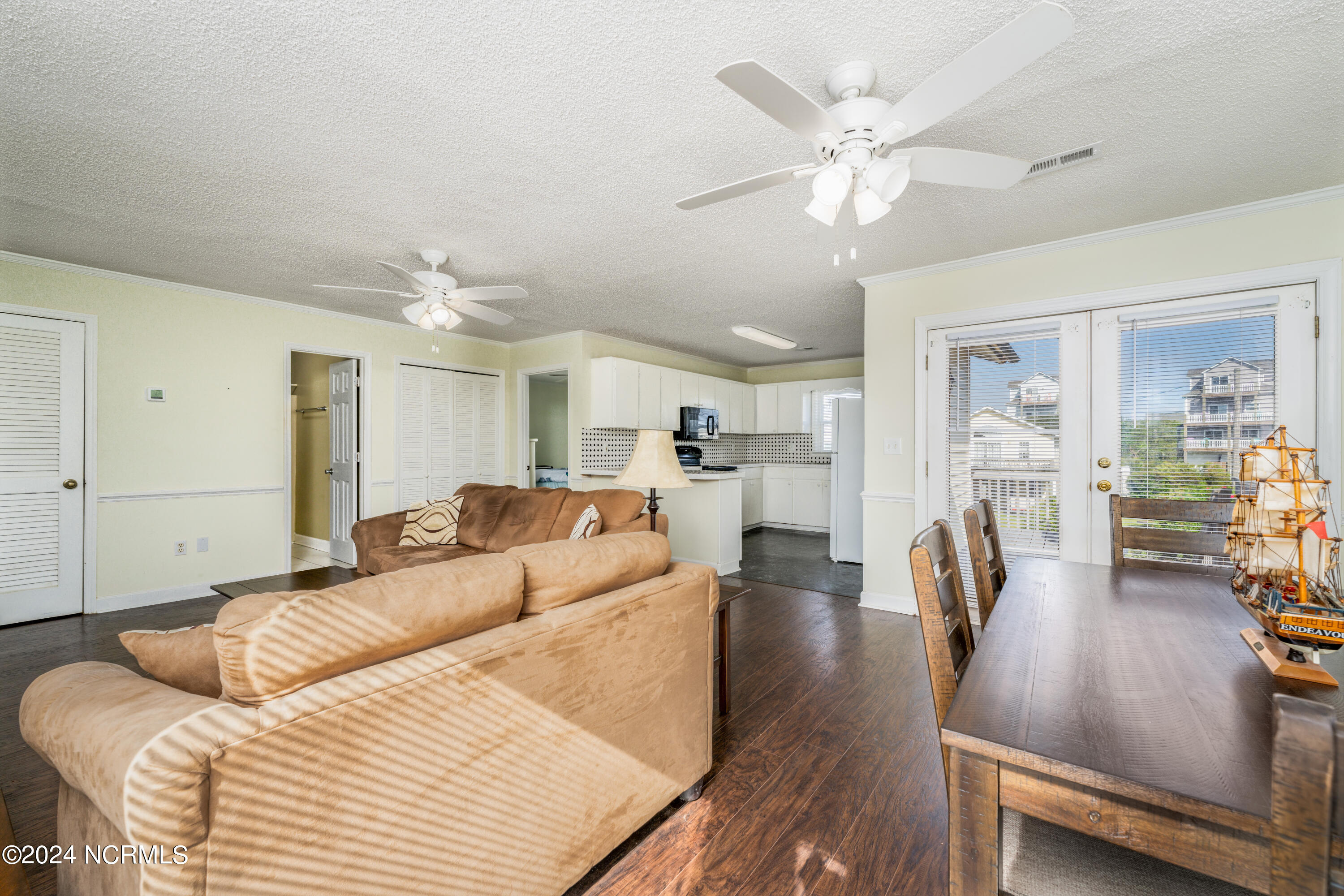1006 N Topsail Drive