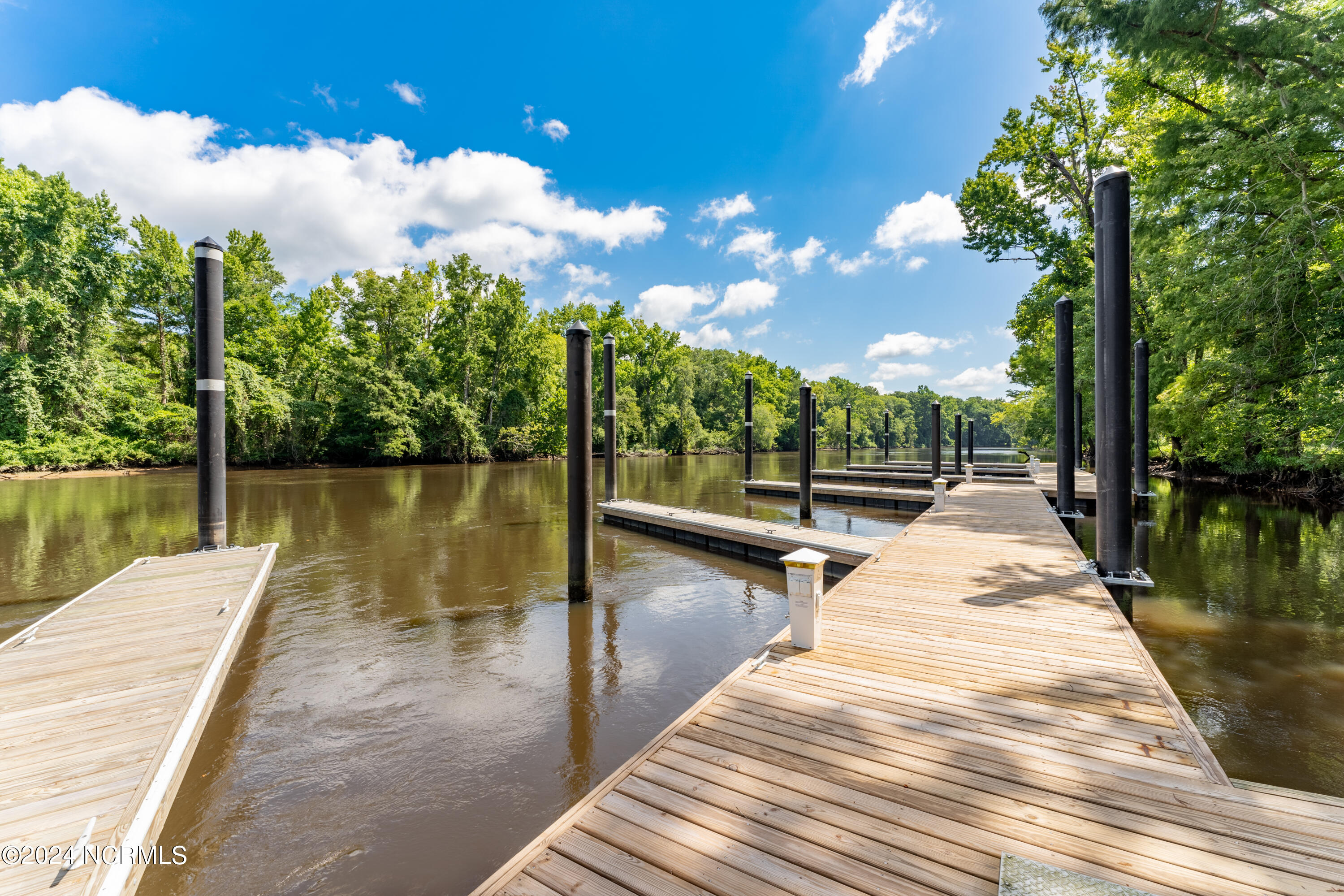 3865 River Overlook Court NE