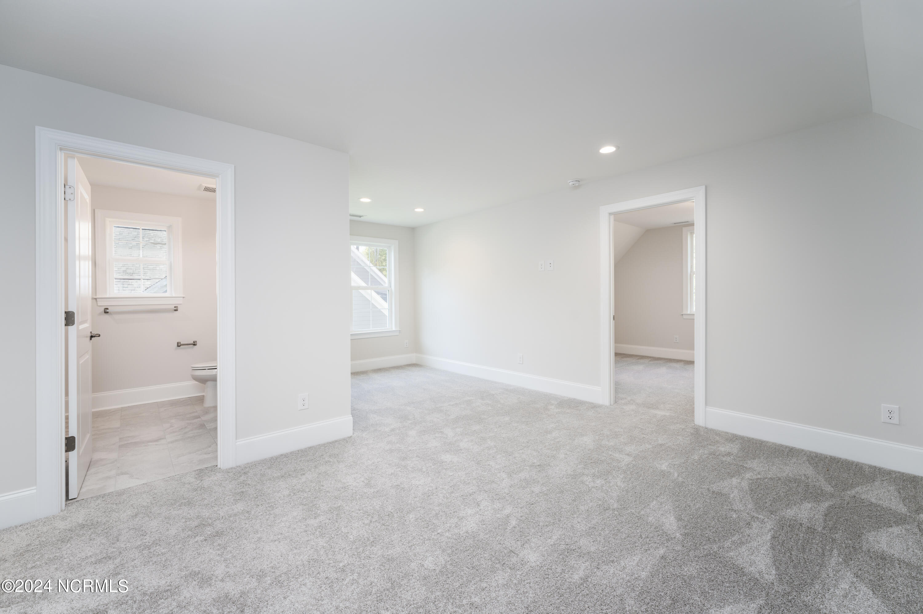 3865 River Overlook Court NE