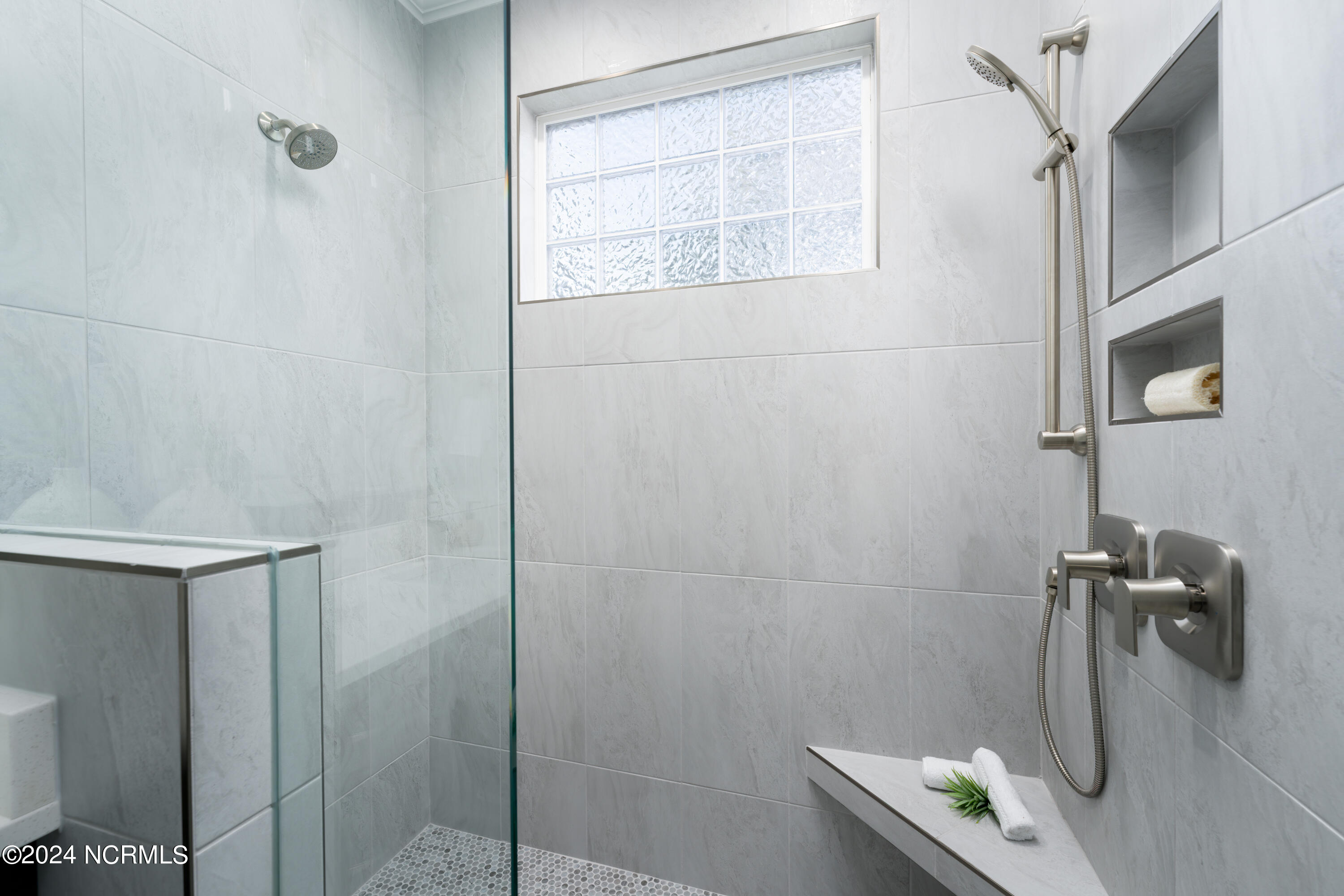 3865 River Overlook Court NE