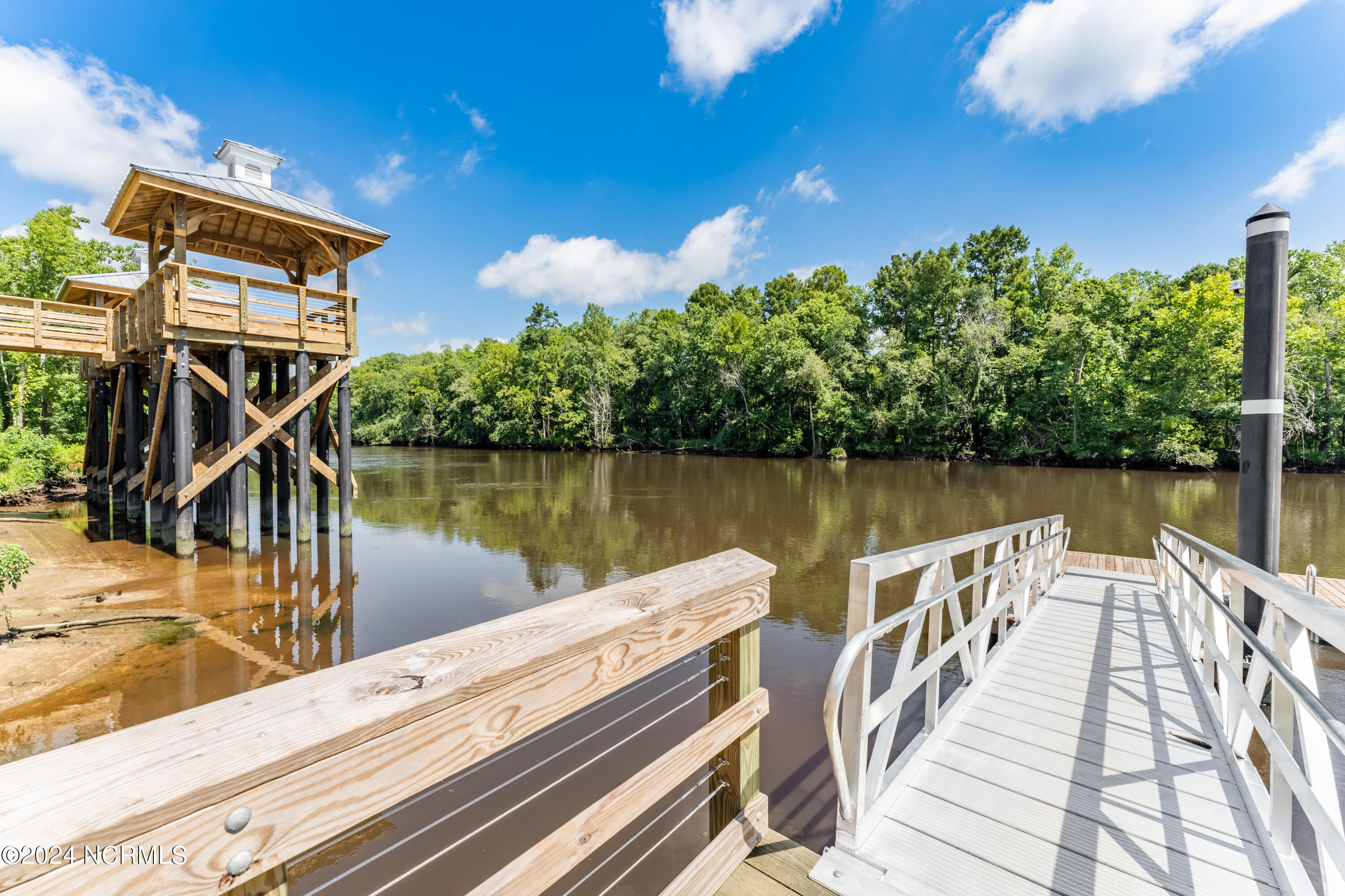 3865 River Overlook Court NE