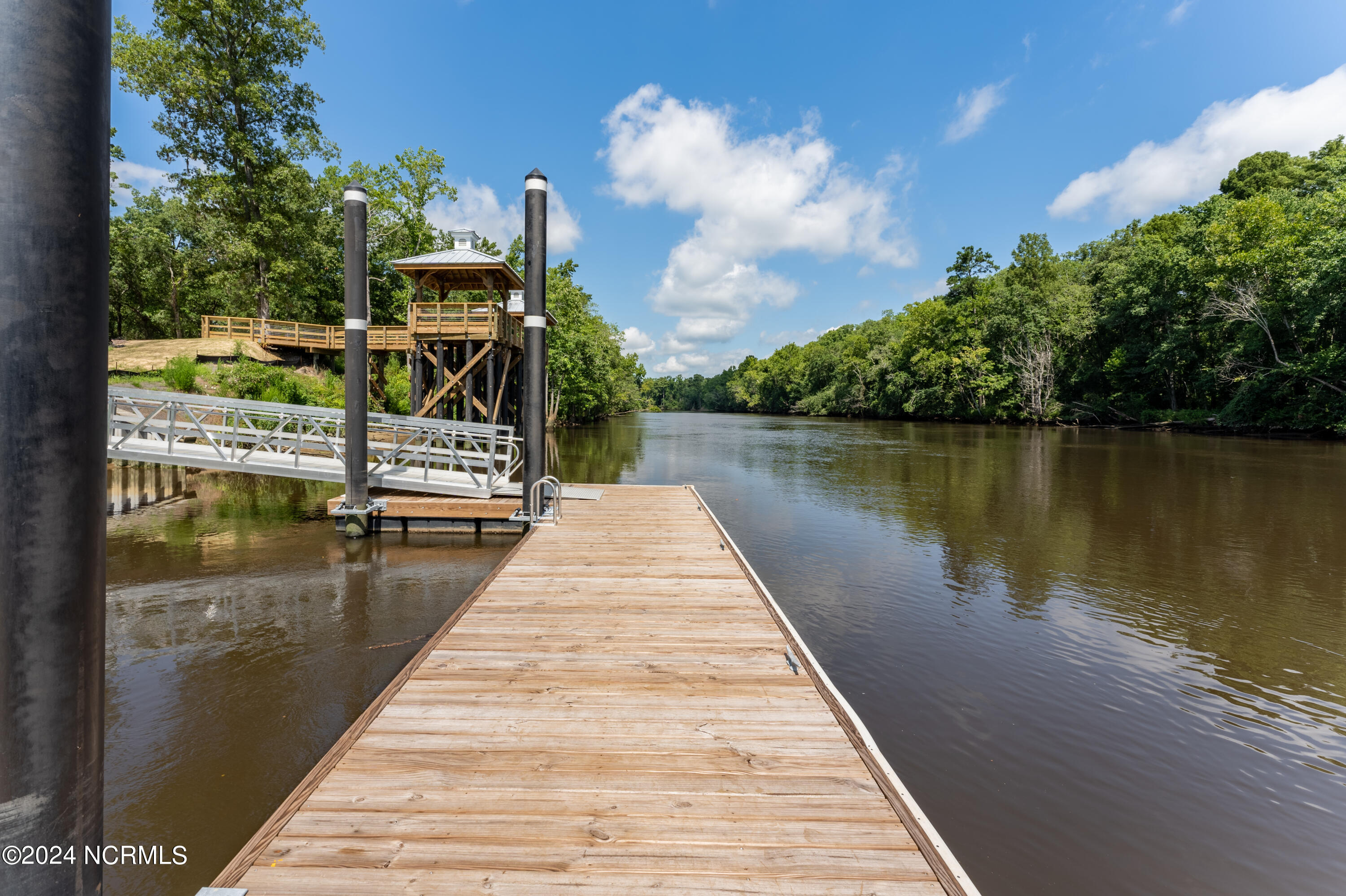 3865 River Overlook Court NE