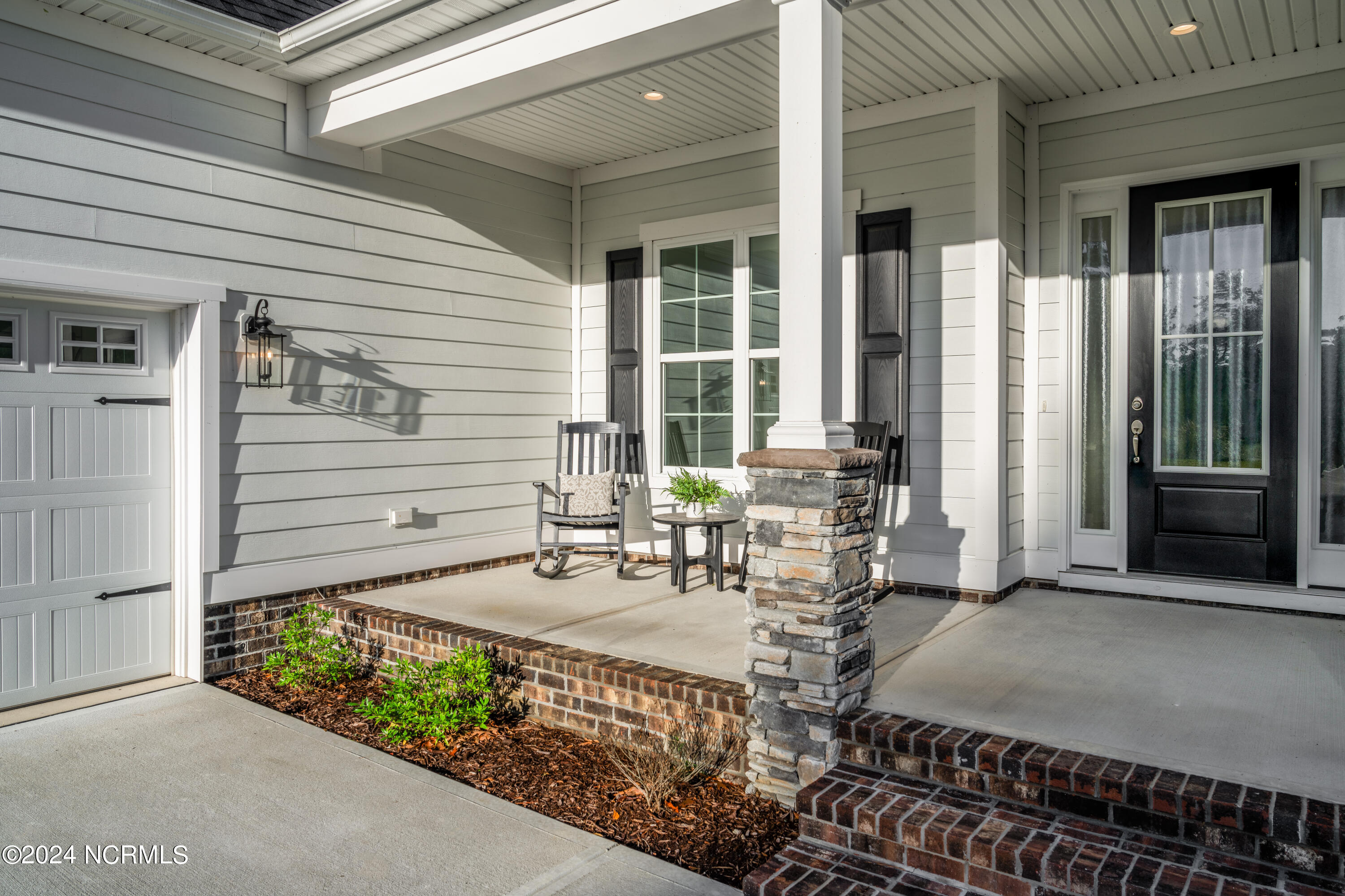 3865 River Overlook Court NE