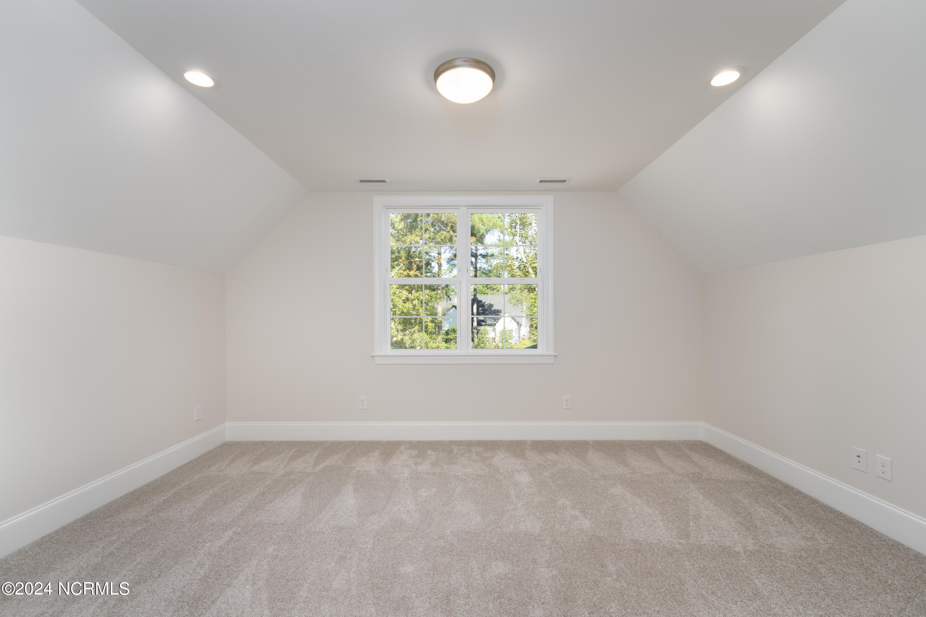 3865 River Overlook Court NE