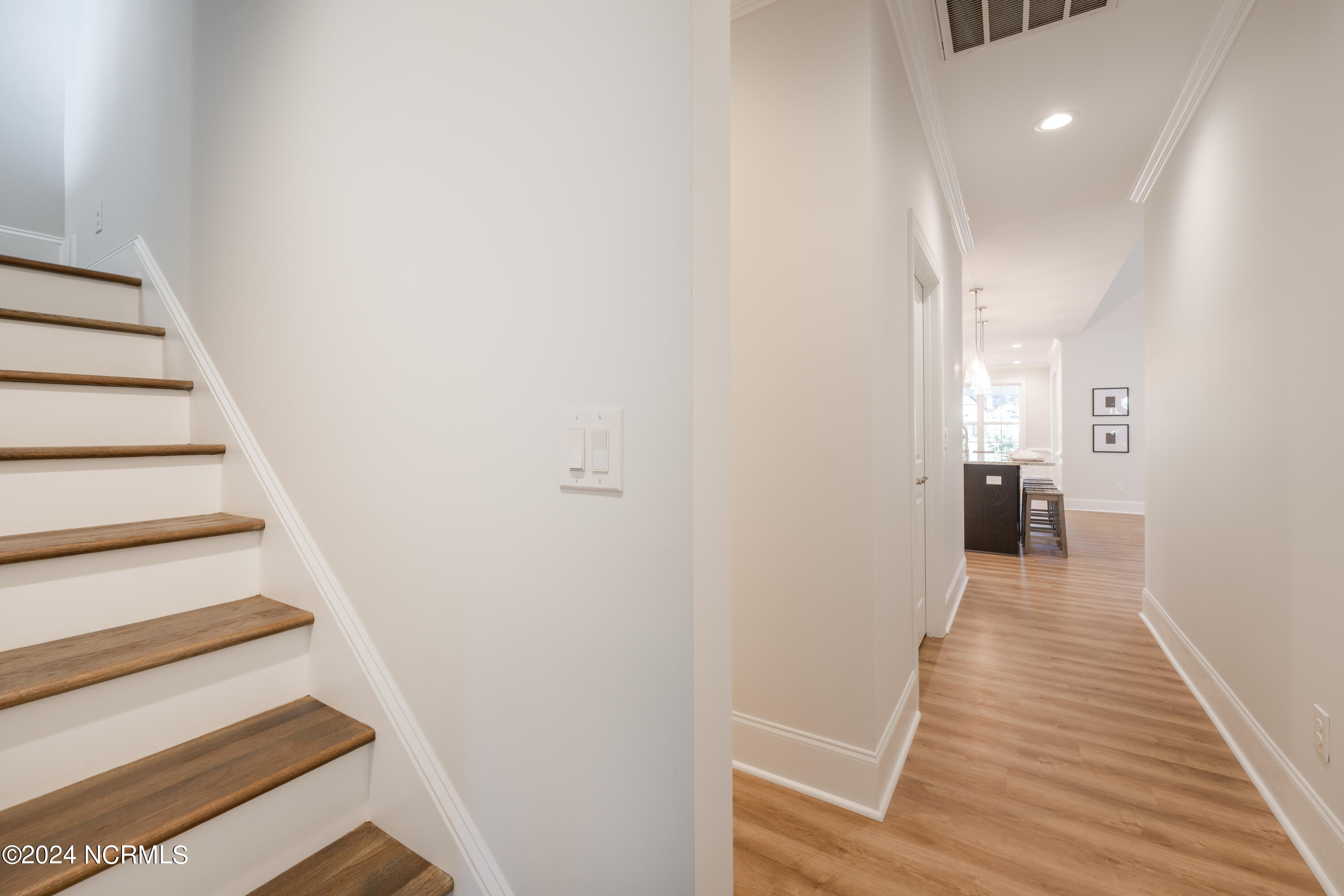 3865 River Overlook Court NE