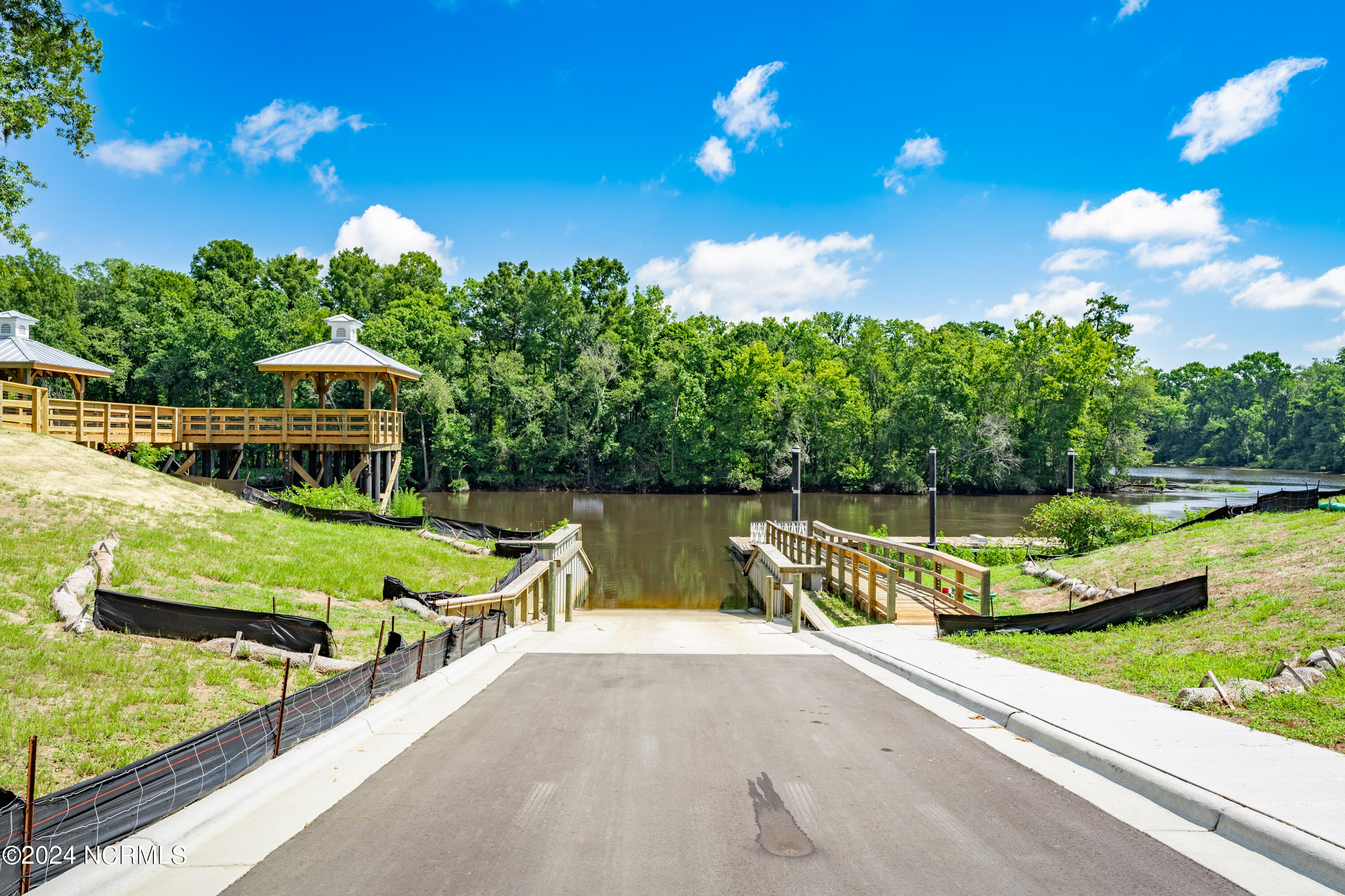 3865 River Overlook Court NE