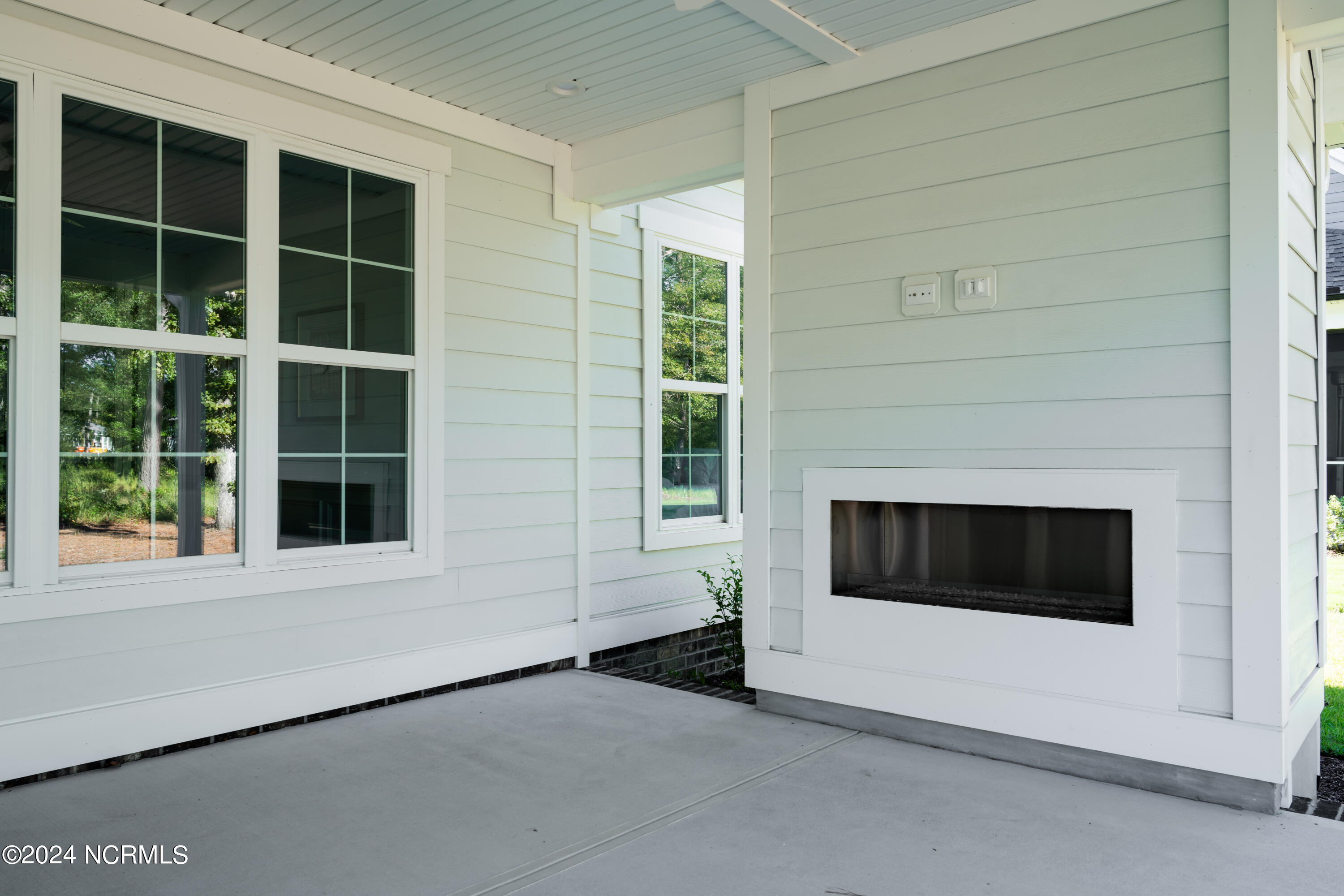 3865 River Overlook Court NE