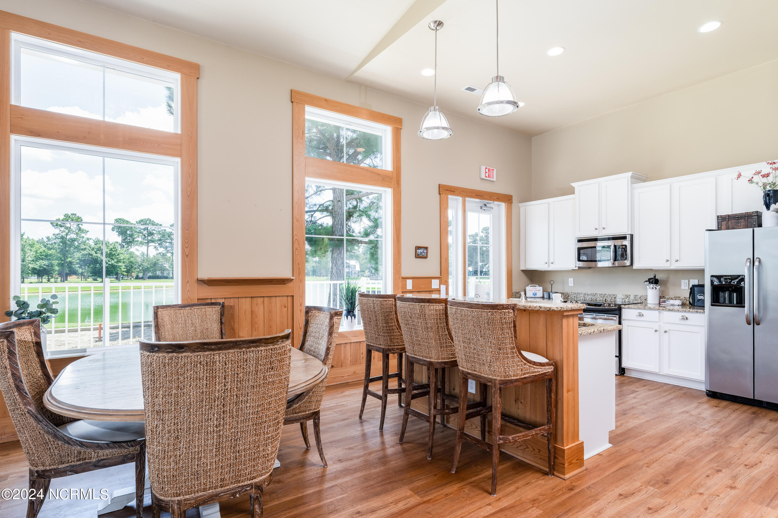 3865 River Overlook Court NE