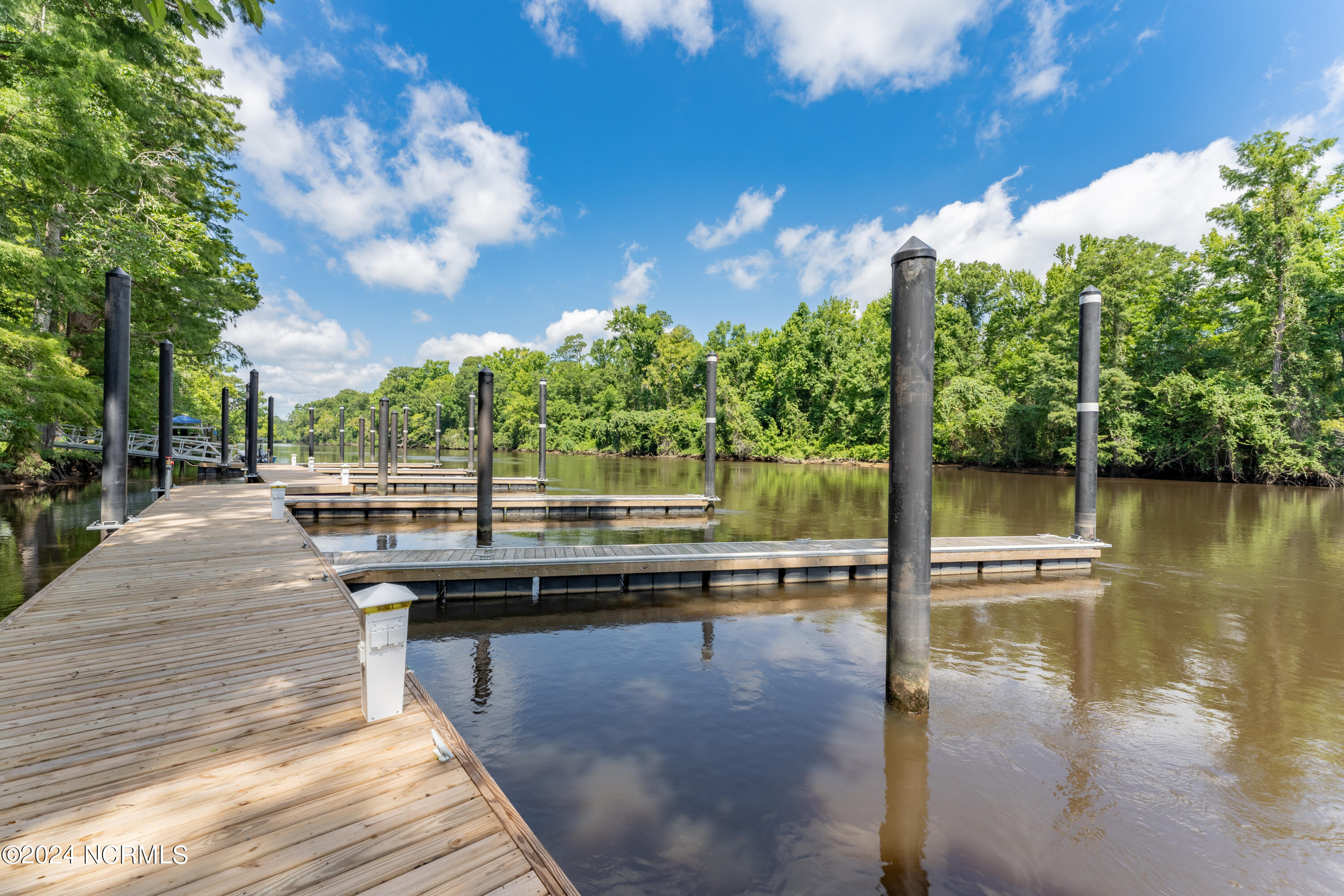 3865 River Overlook Court NE