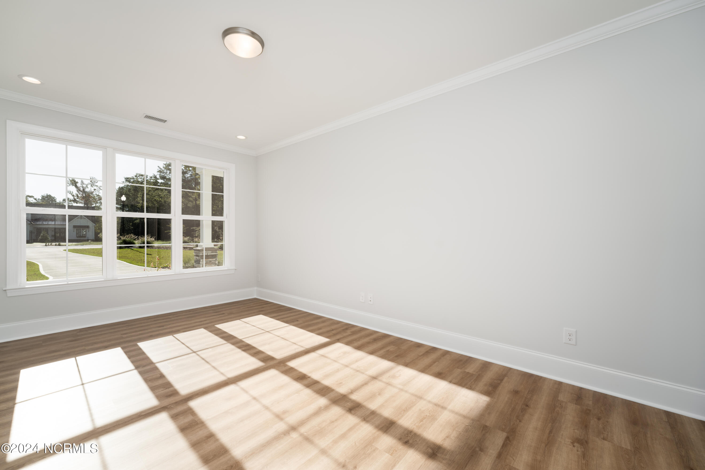 3865 River Overlook Court NE