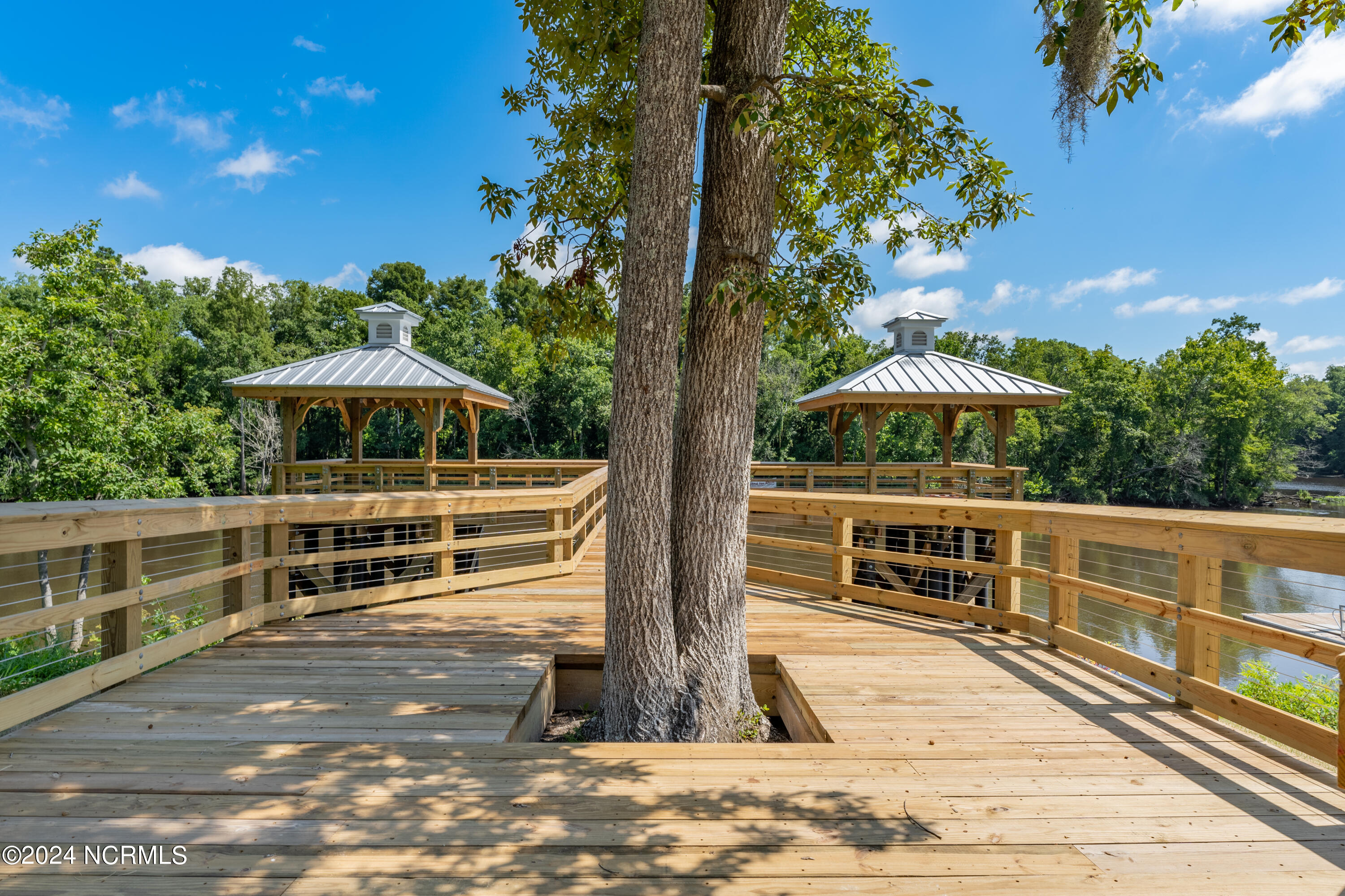 3865 River Overlook Court NE