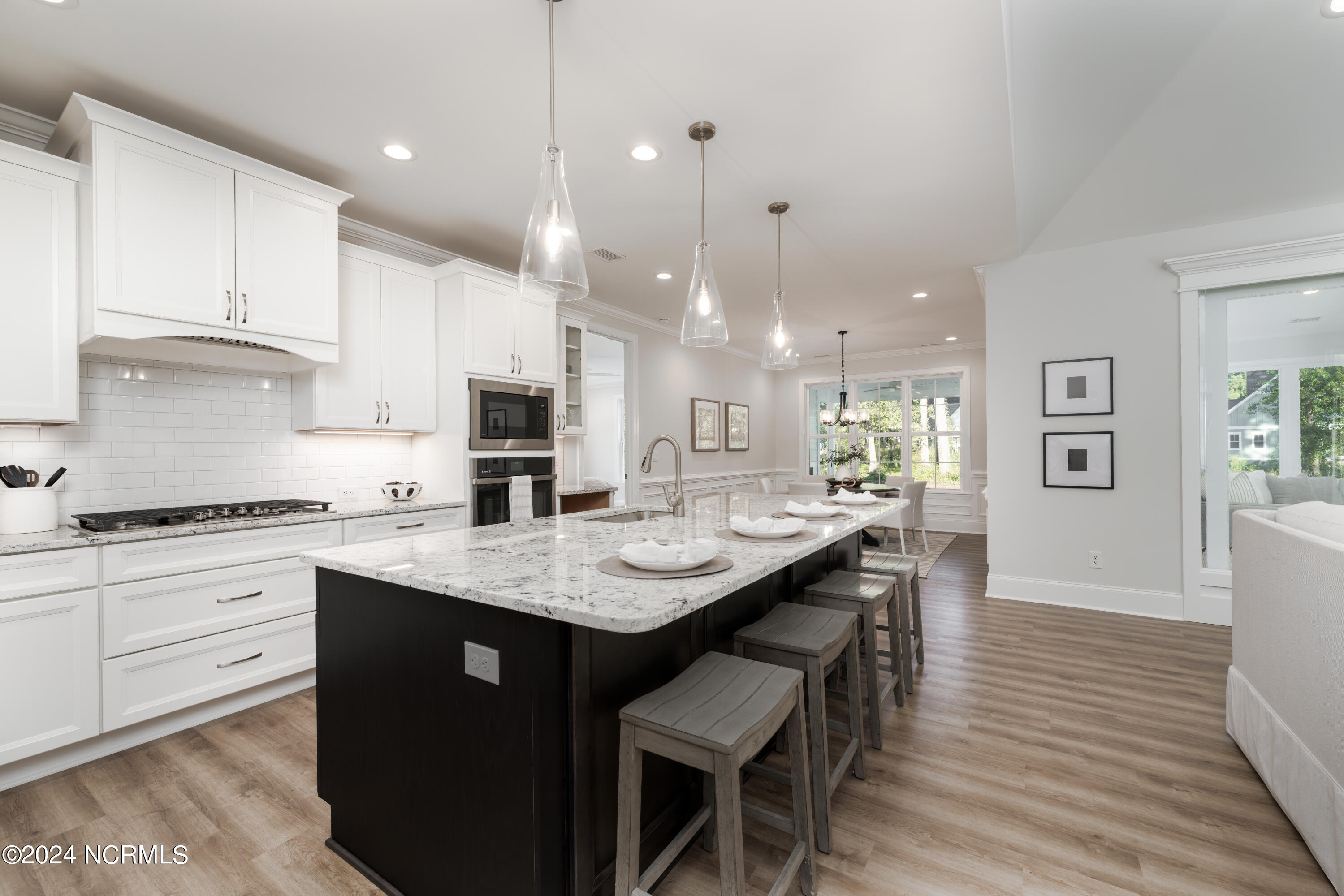 3865 River Overlook Court NE