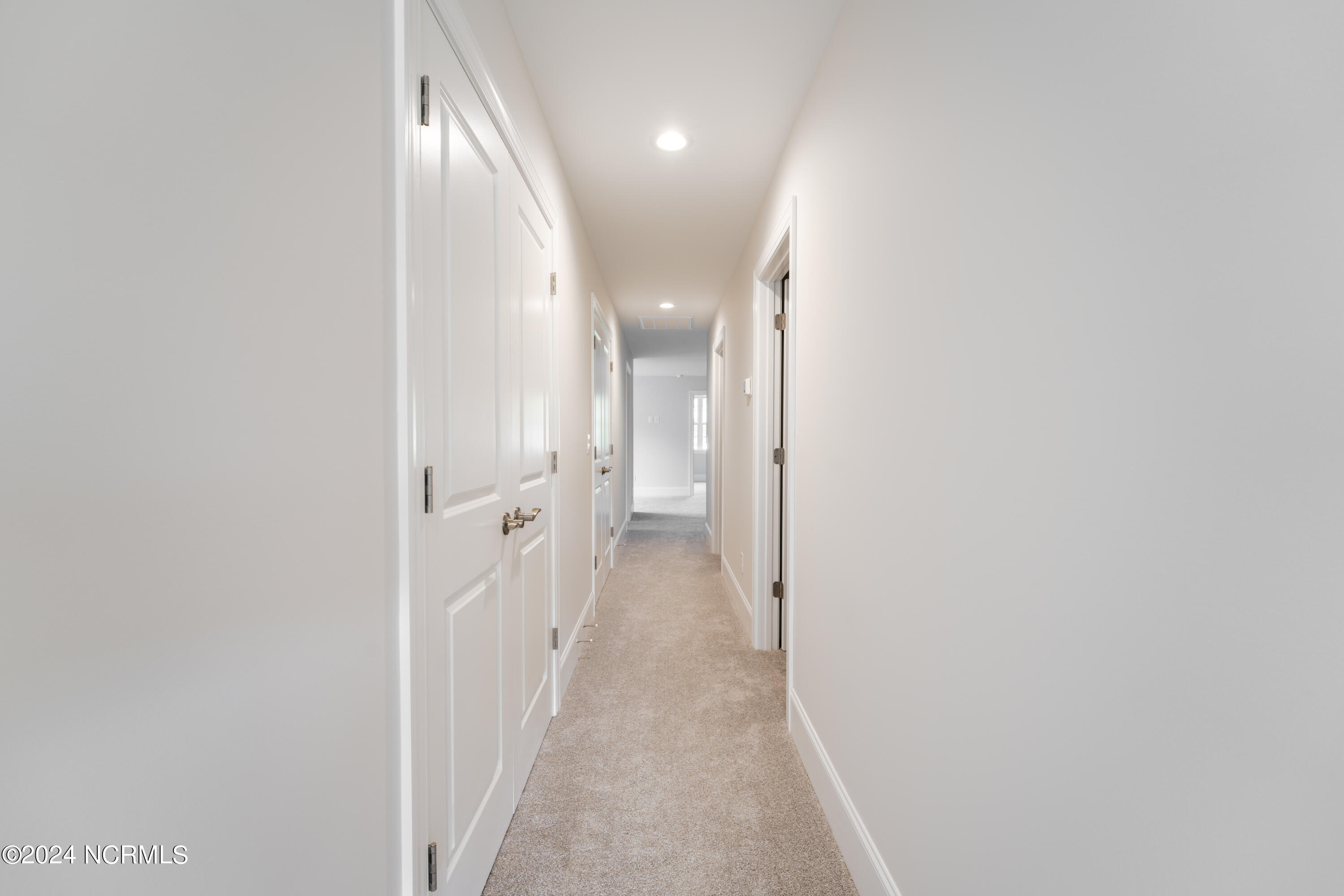 3865 River Overlook Court NE