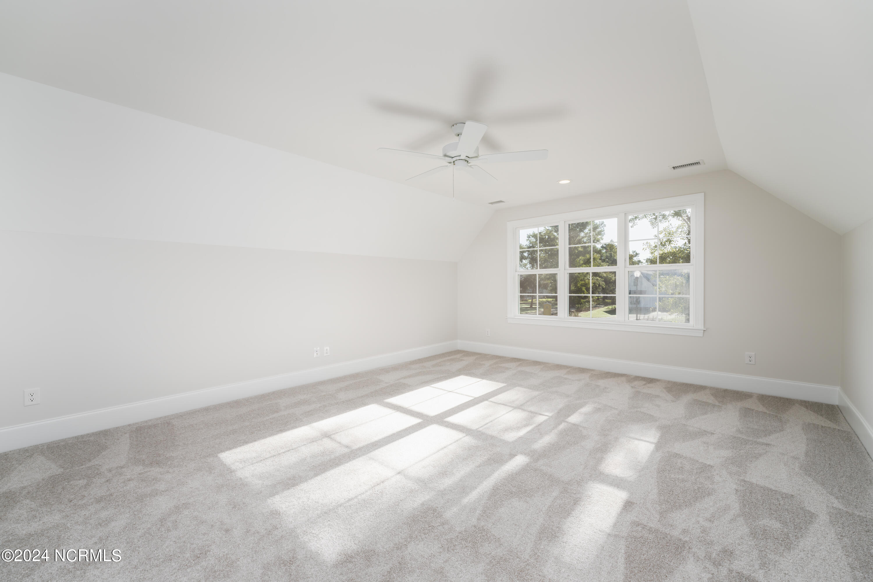 3865 River Overlook Court NE