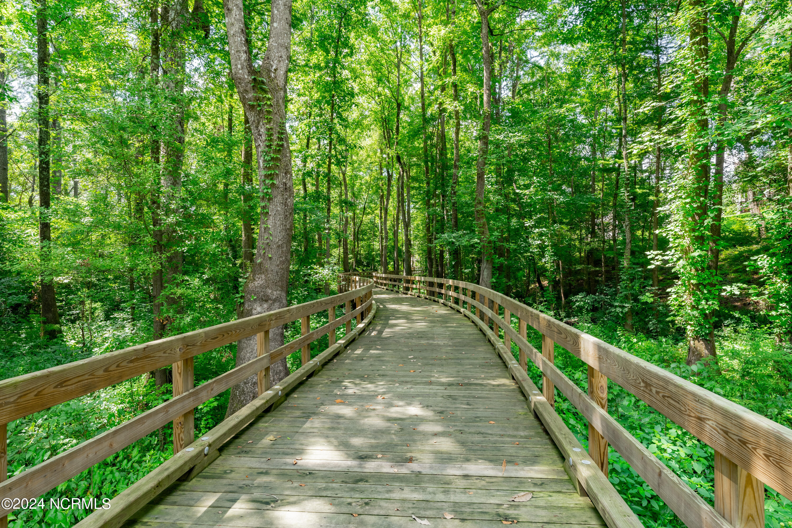 3865 River Overlook Court NE