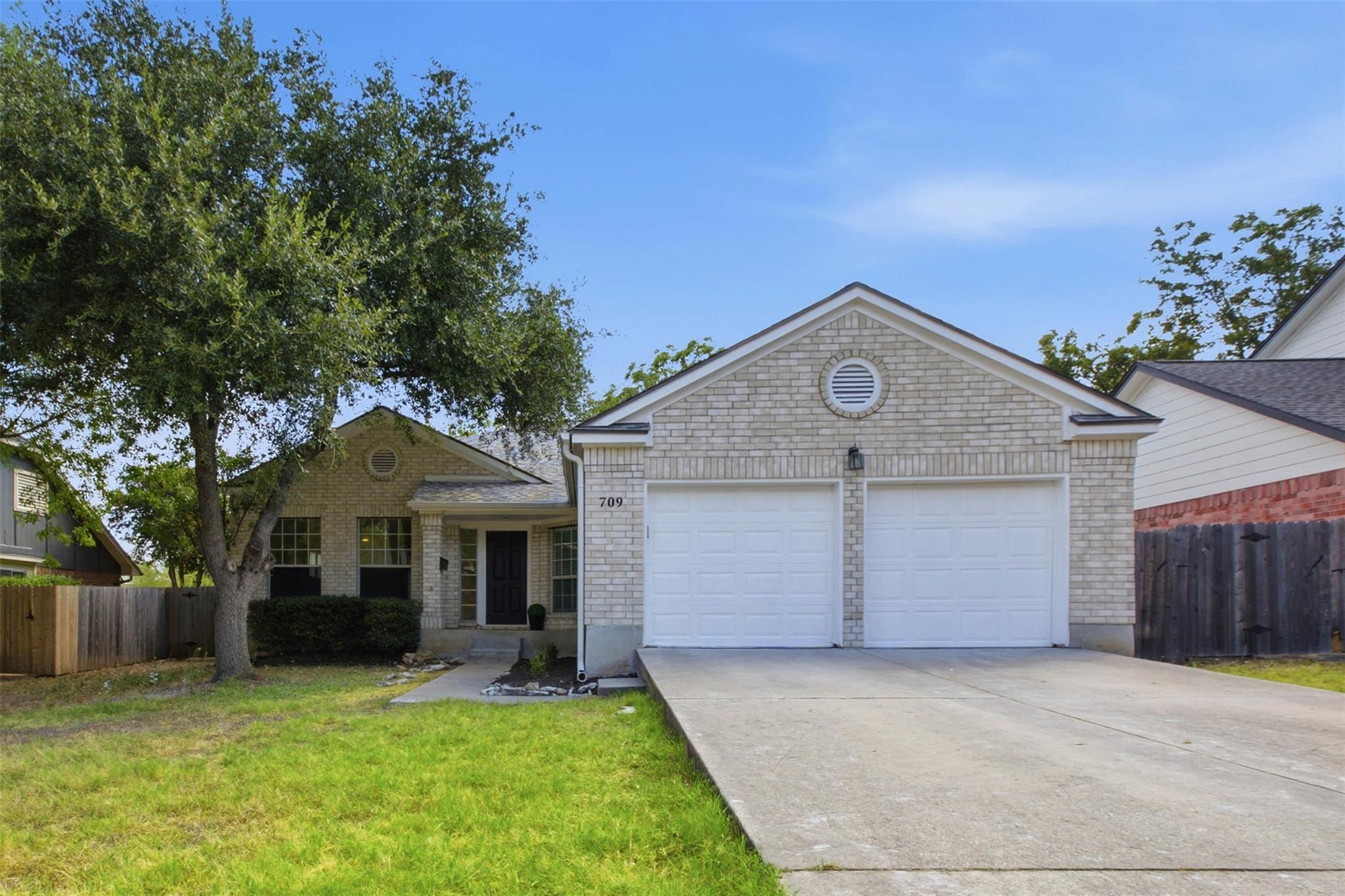 709 Elder WAY