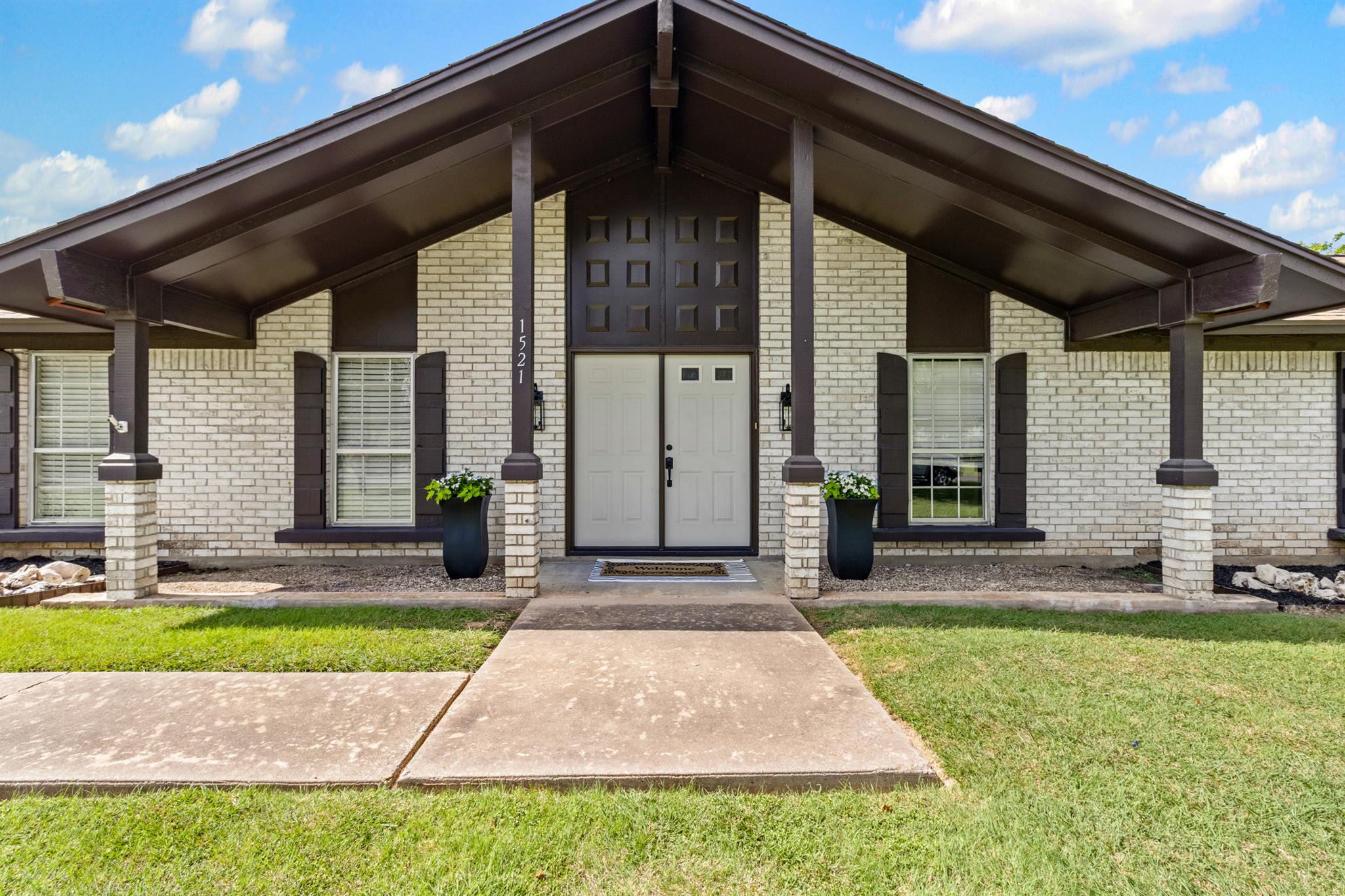 1521 Sheridan TRL