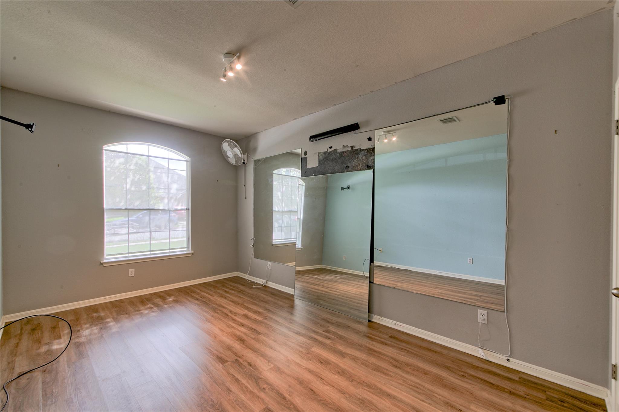 313 Olmos DR