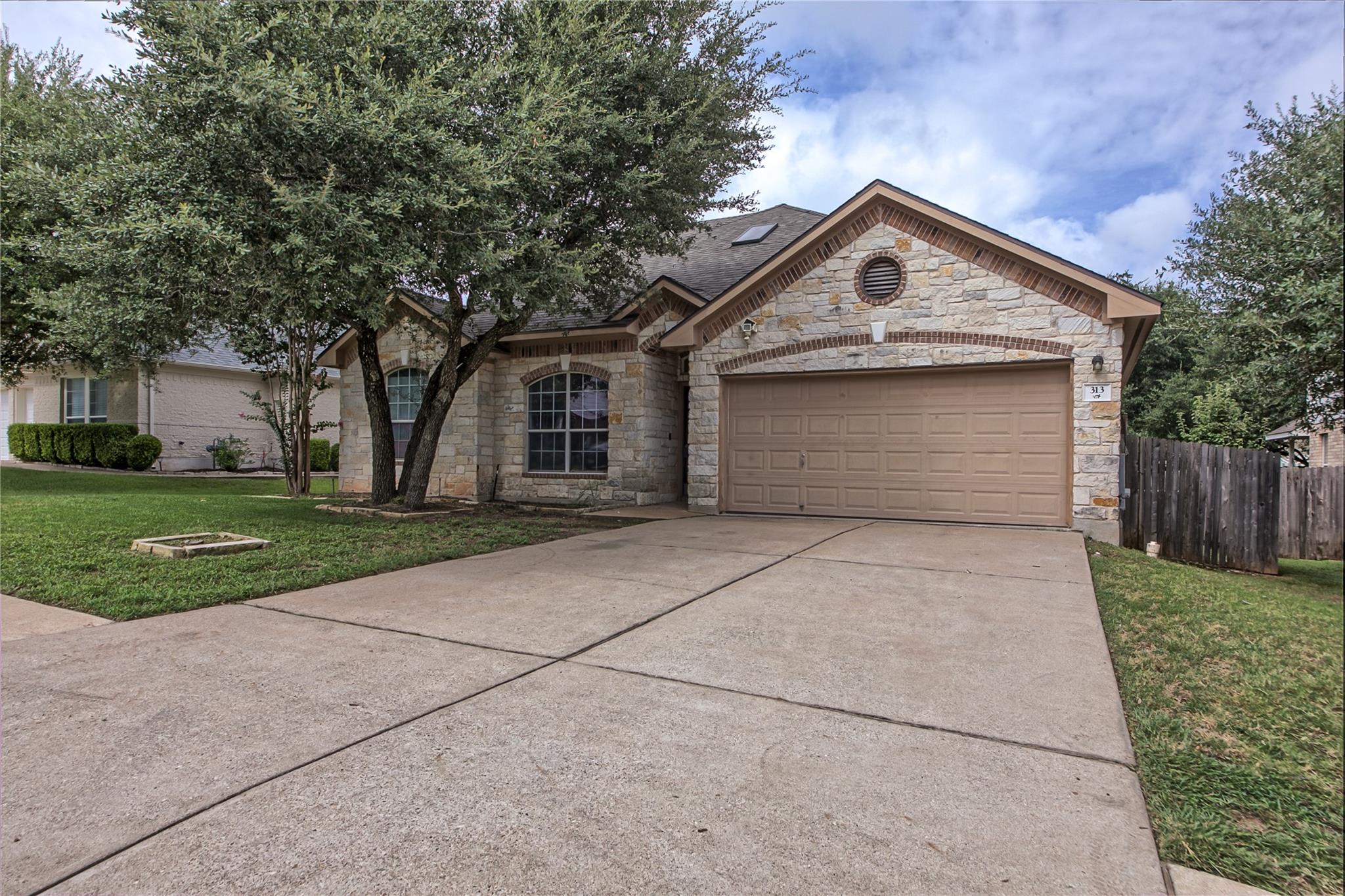 313 Olmos DR