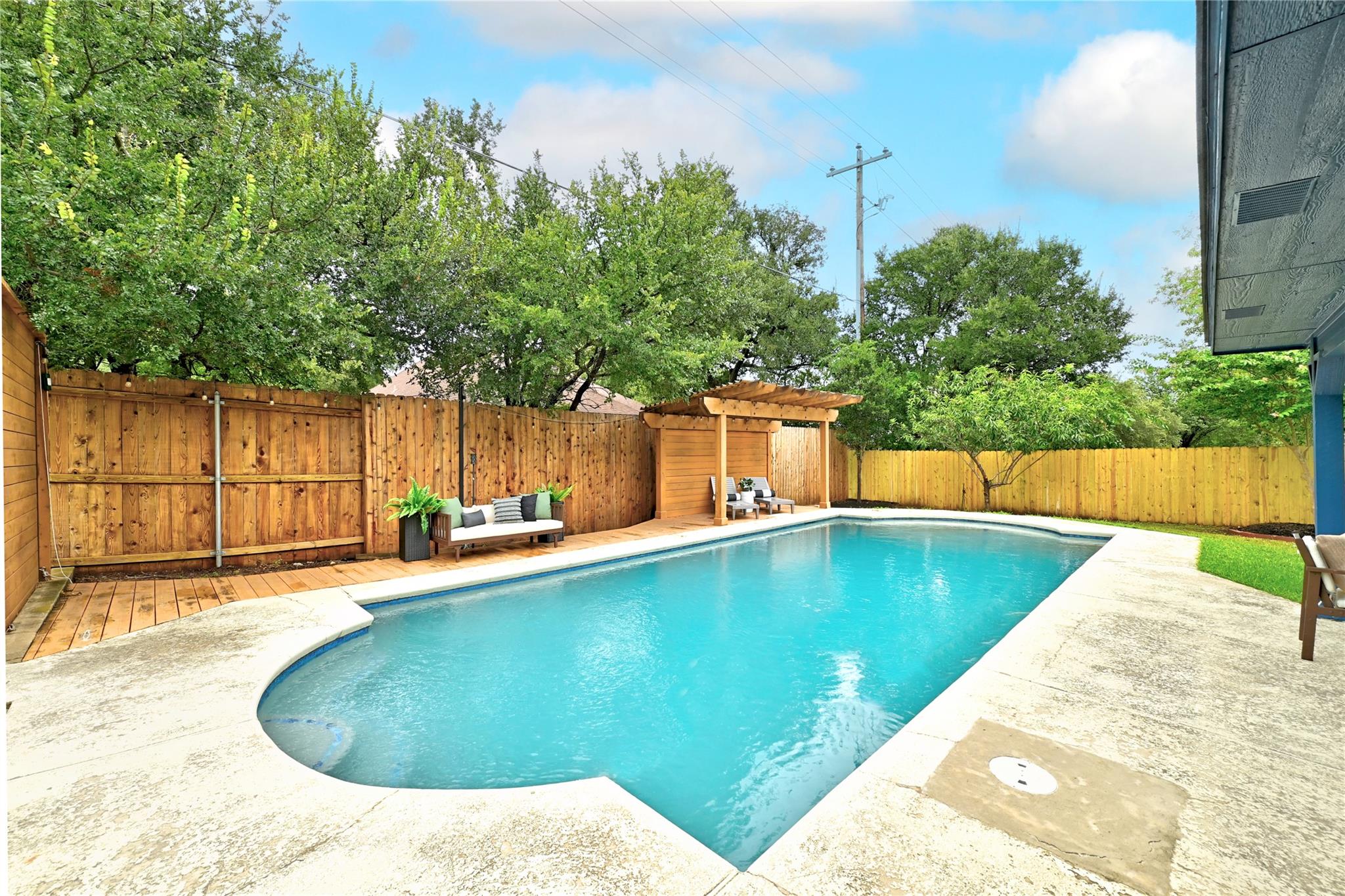1103 Timber TRL
