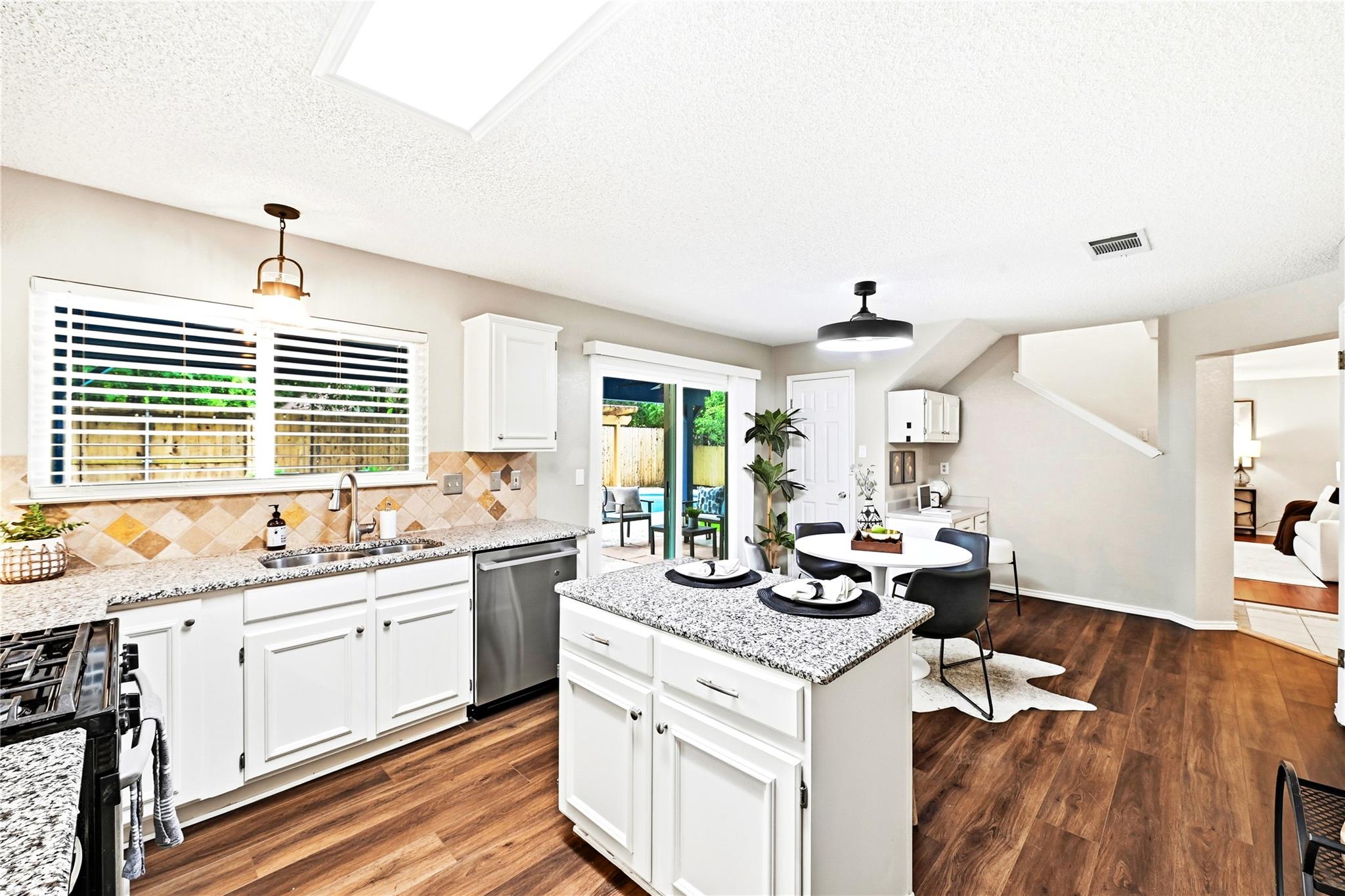 1103 Timber TRL
