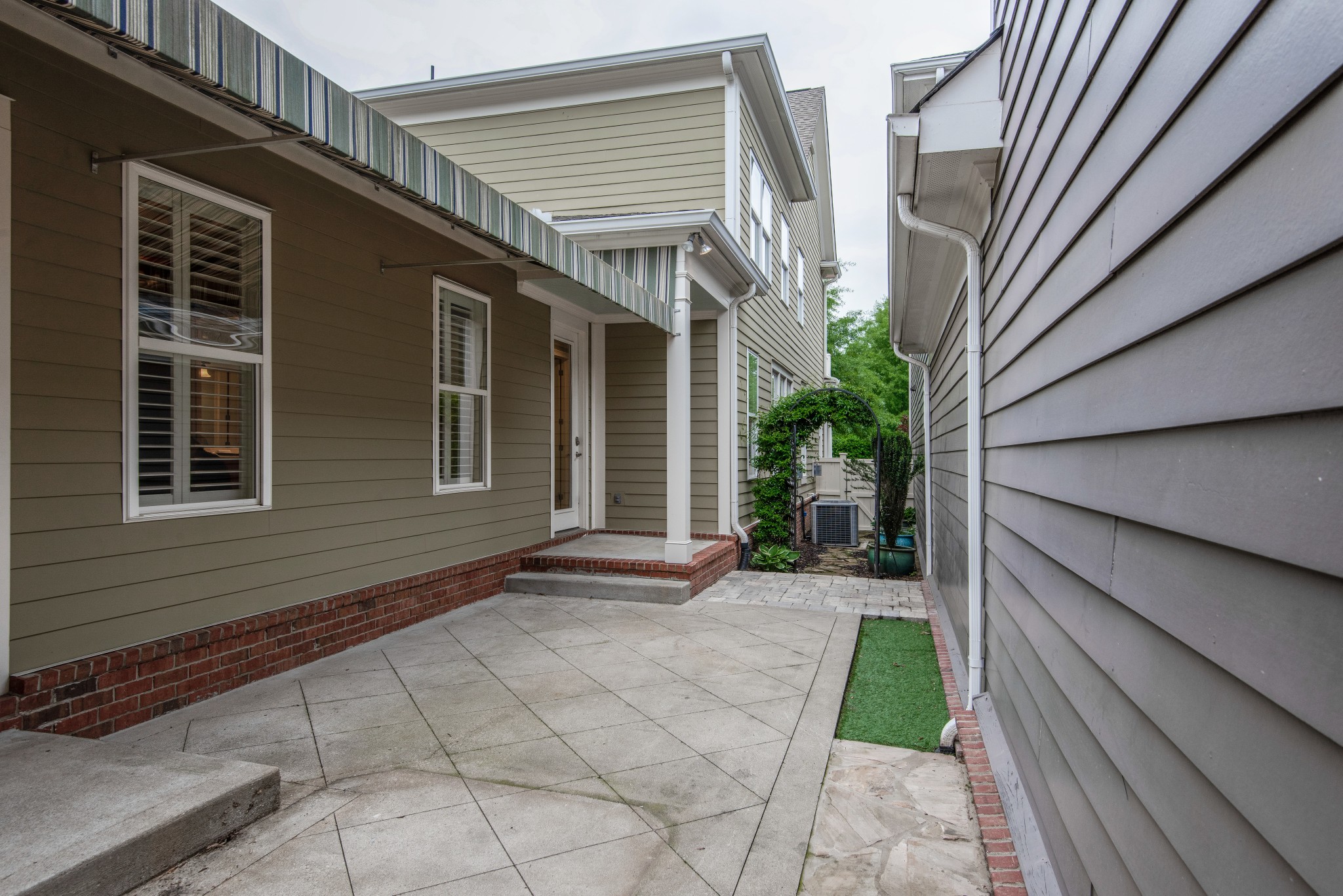 215 Acadia Ave