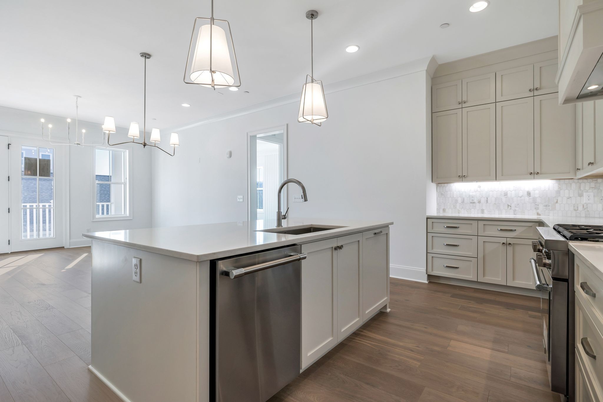 6037 Whitman Road Unit: 203