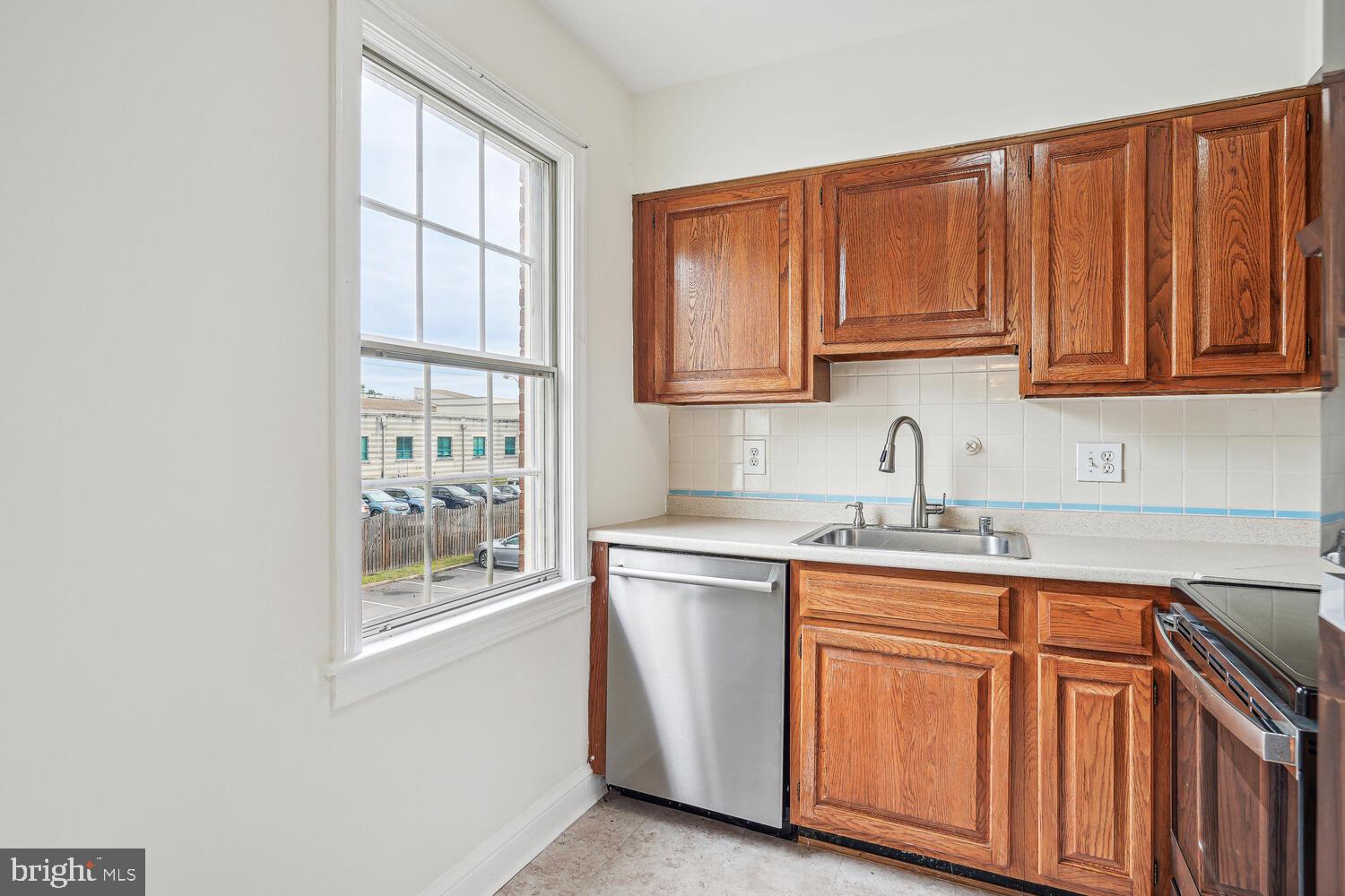 2807 ARLINGTON BLVD #143