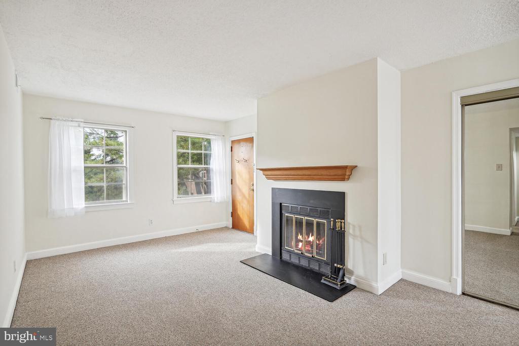 2807 ARLINGTON BLVD #143