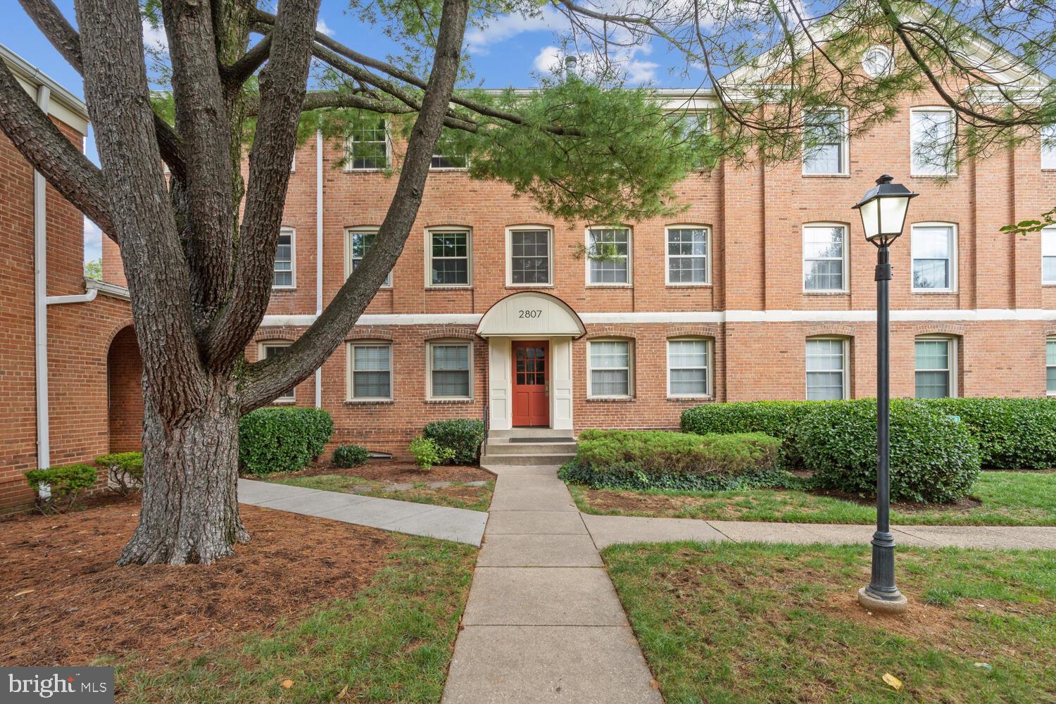 2807 ARLINGTON BLVD #143