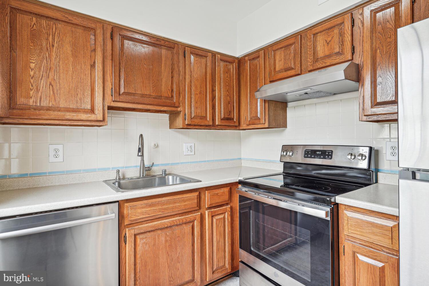 2807 ARLINGTON BLVD #143