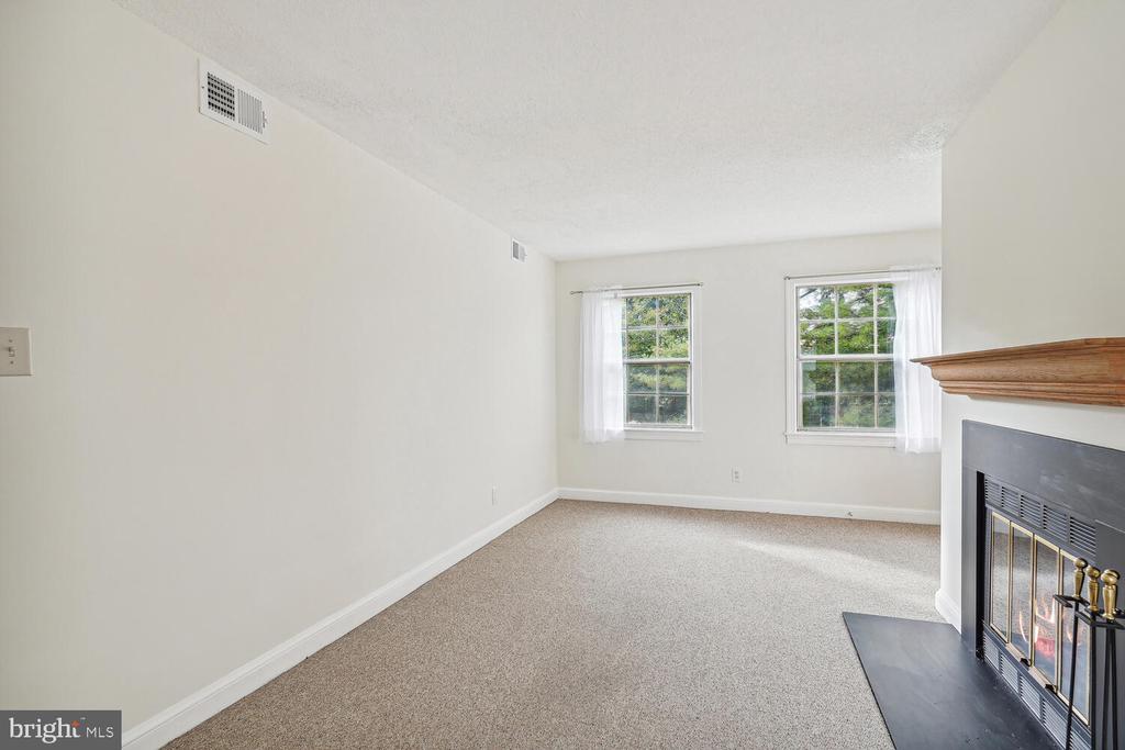 2807 ARLINGTON BLVD #143
