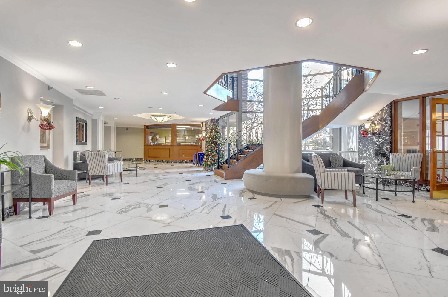 1276 N WAYNE ST #923