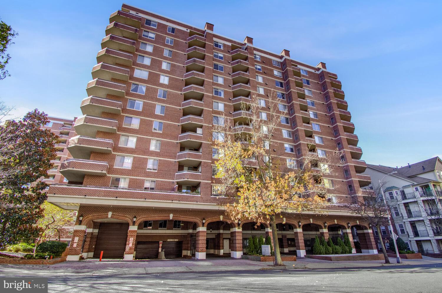 1276 N WAYNE ST #923
