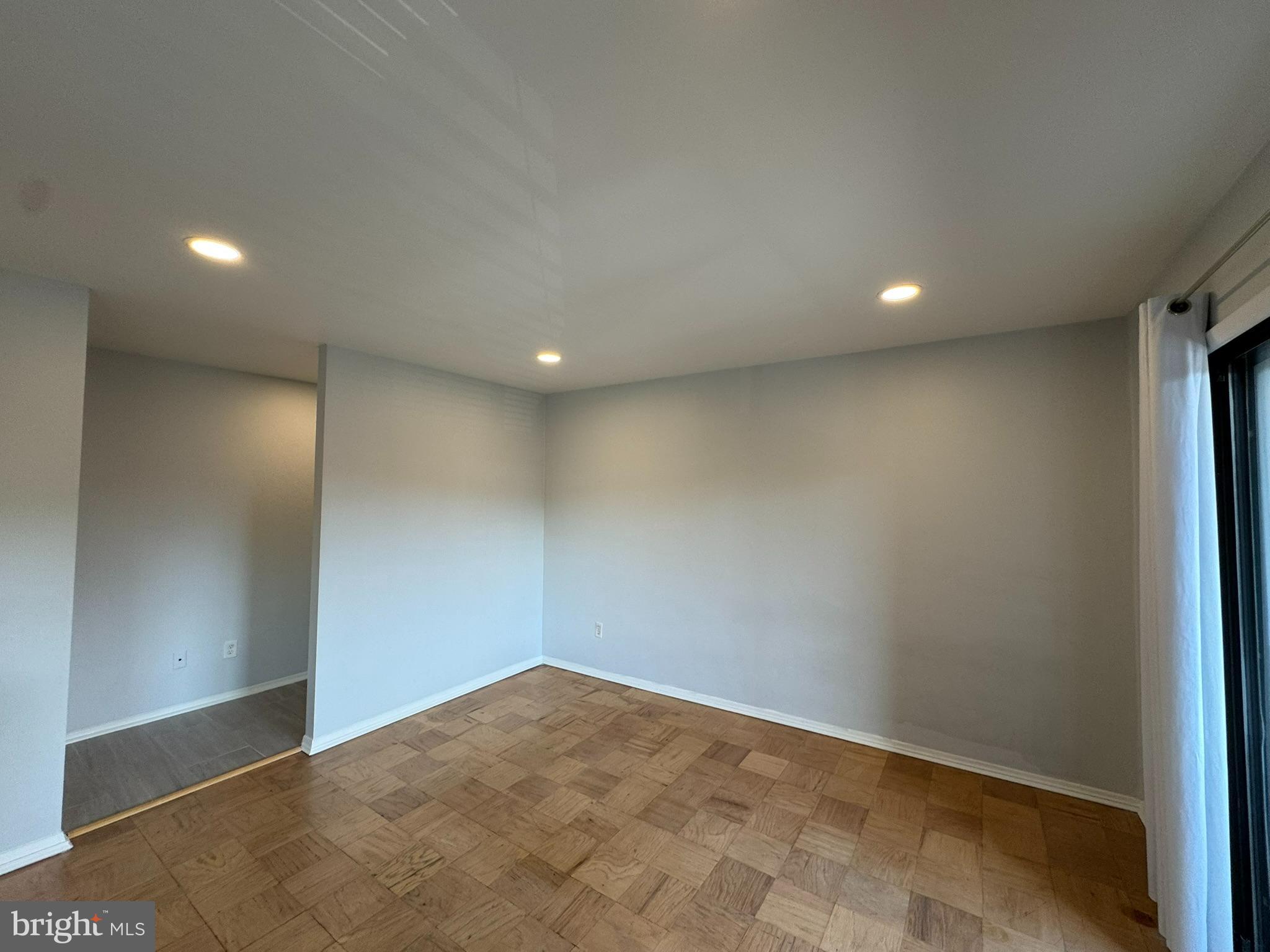 1509 S GEORGE MASON DR #22