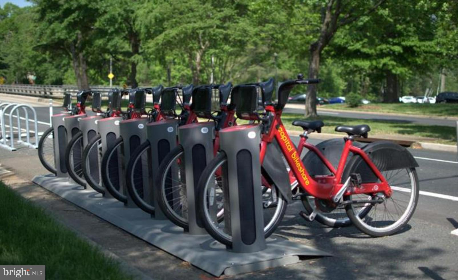 1509 S GEORGE MASON DR #22