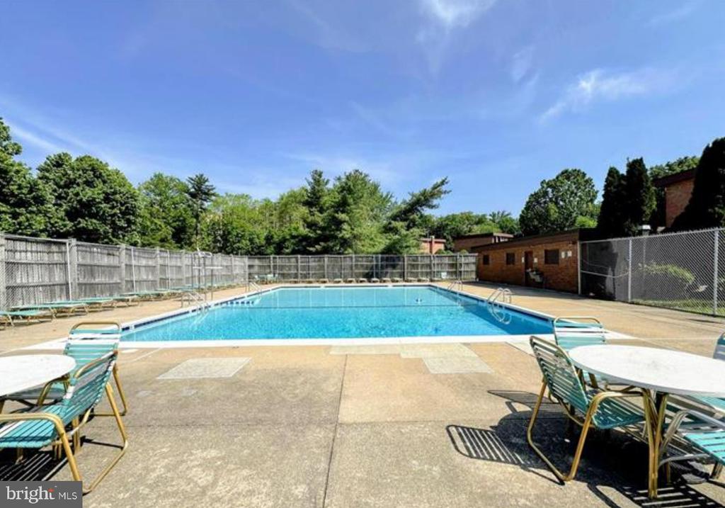 1509 S GEORGE MASON DR #22