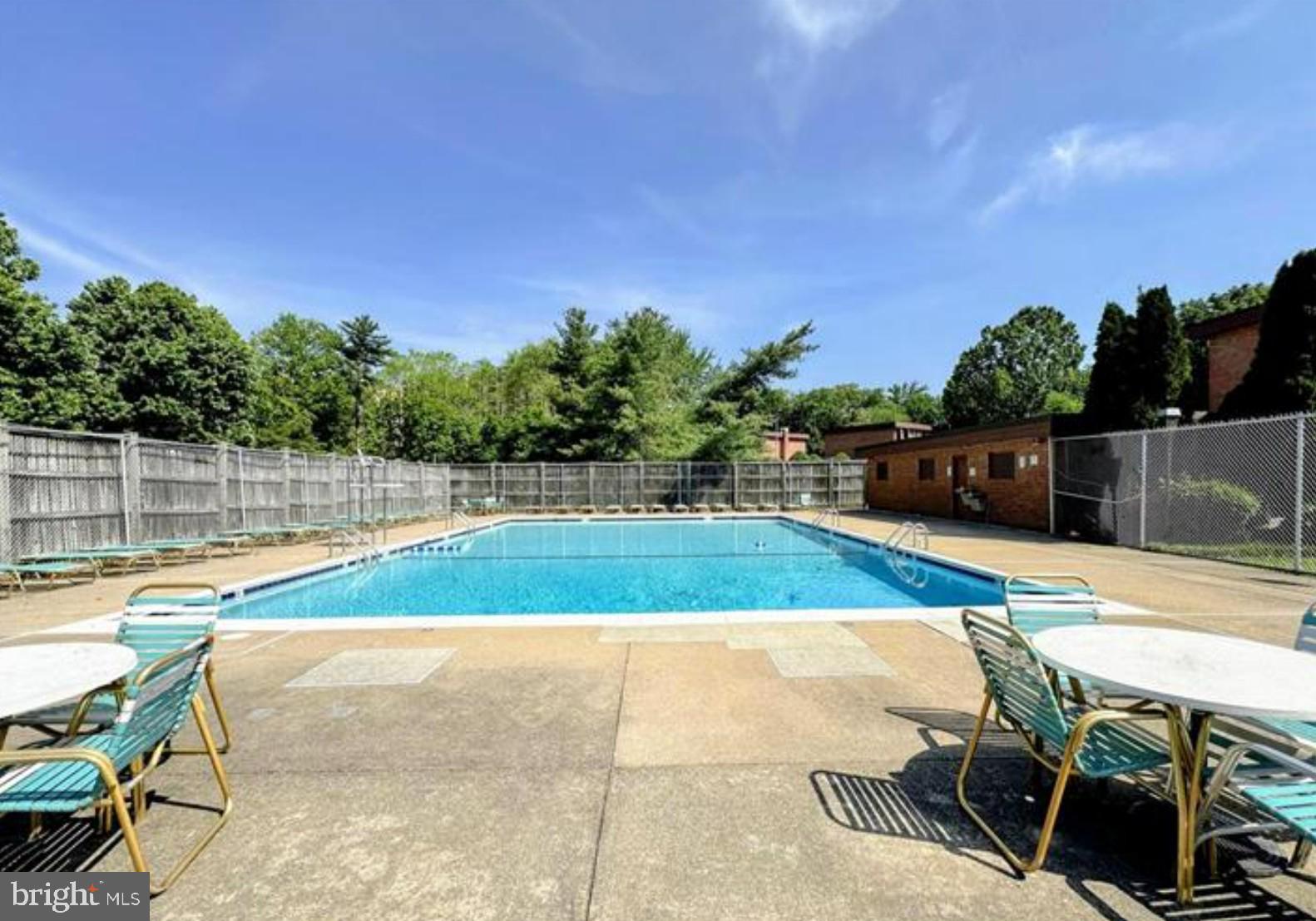 1509 S GEORGE MASON DR #22