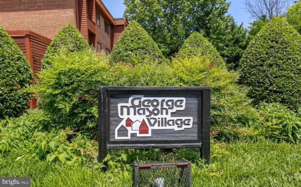 1509 S GEORGE MASON DR #22