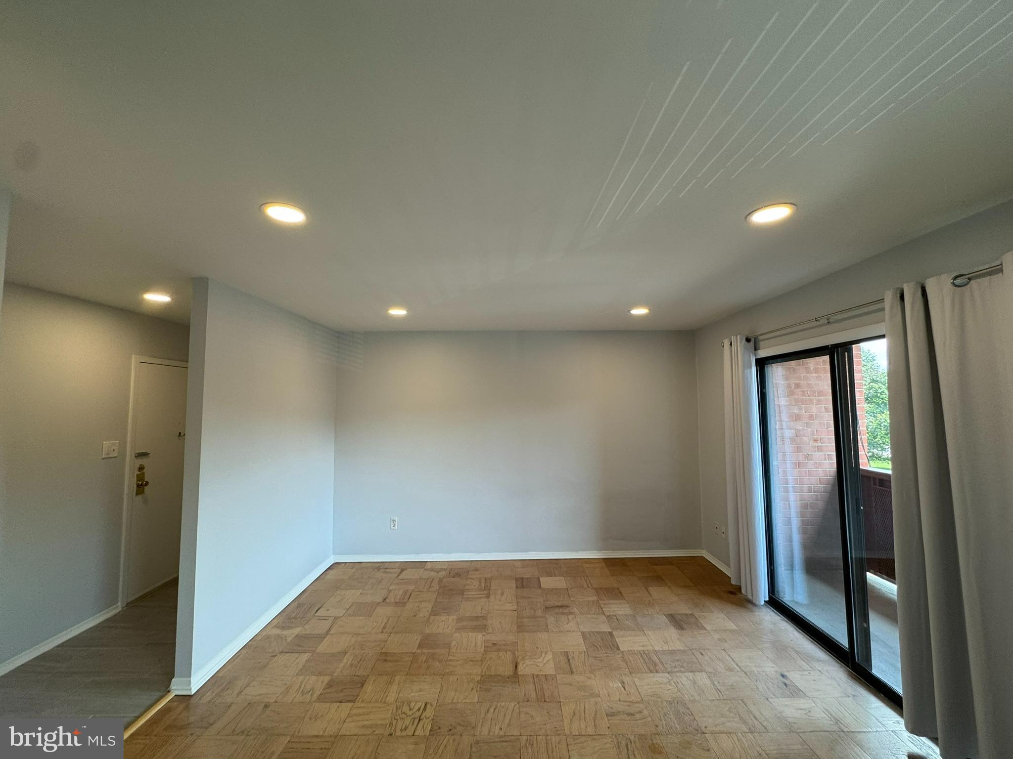 1509 S GEORGE MASON DR #22