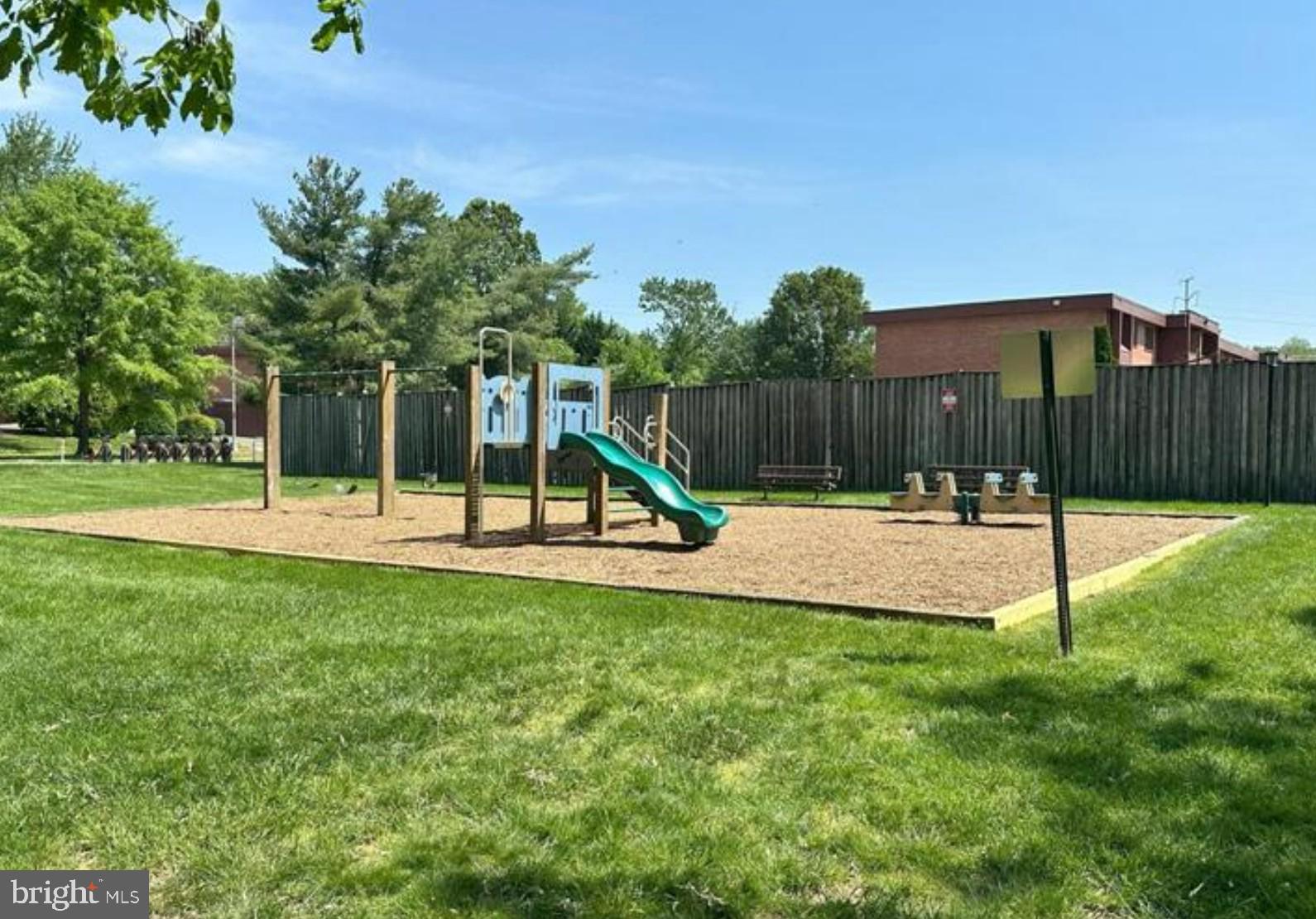 1509 S GEORGE MASON DR #22