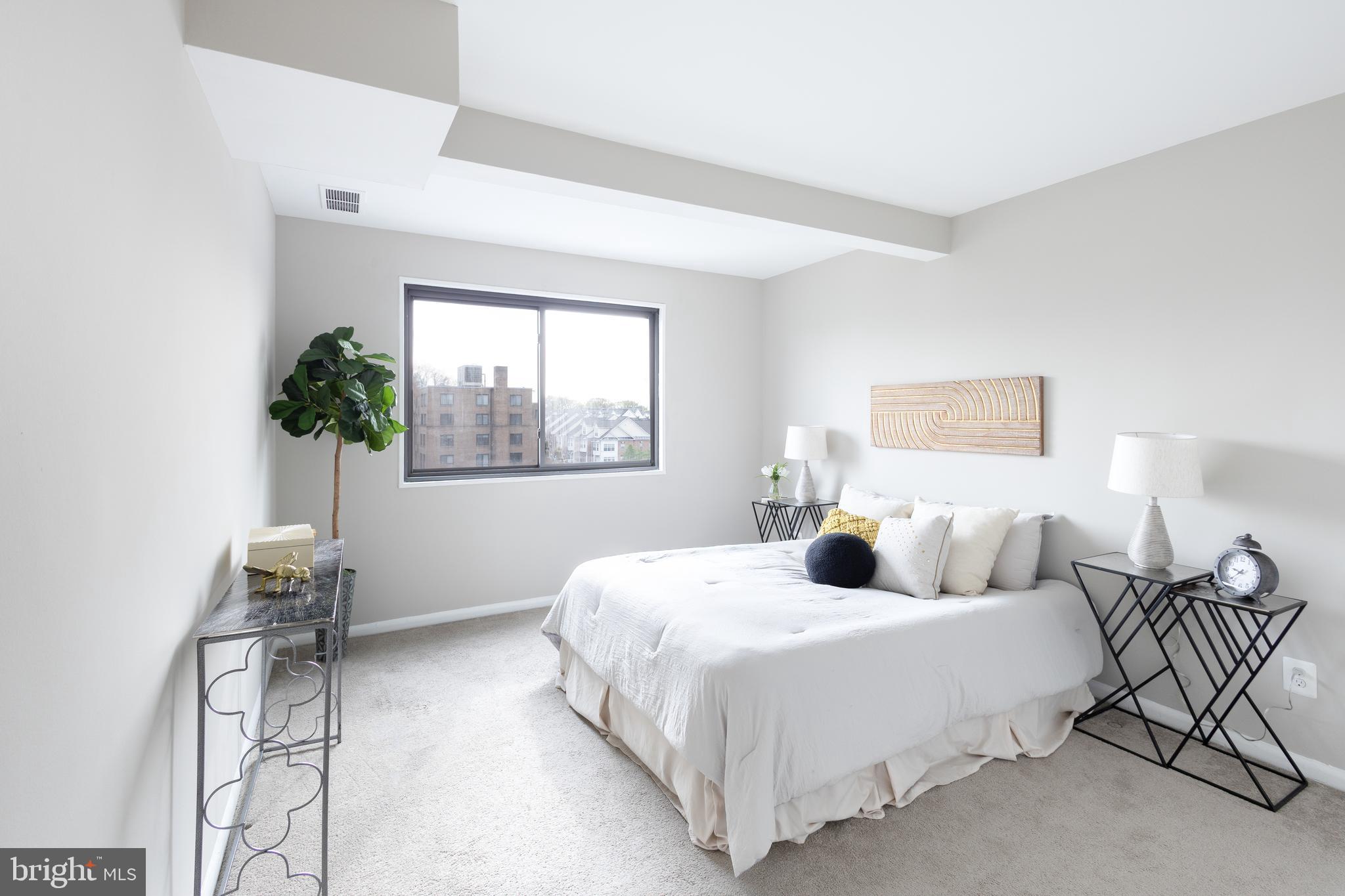 1931 N CLEVELAND STREET 602