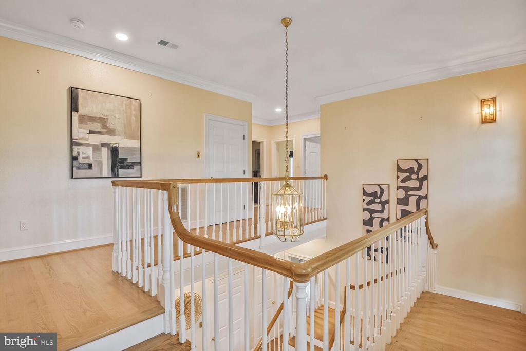 2053 MAYFAIR MCLEAN