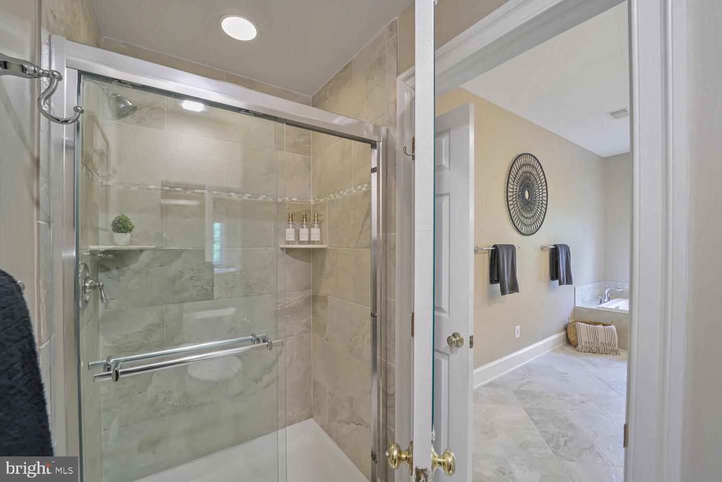 2053 MAYFAIR MCLEAN