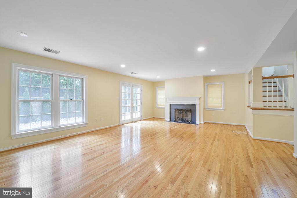 2053 MAYFAIR MCLEAN
