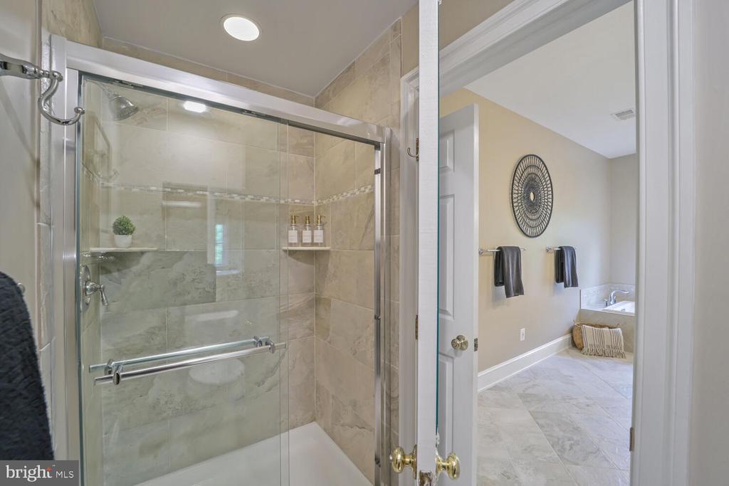 2053 MAYFAIR MCLEAN