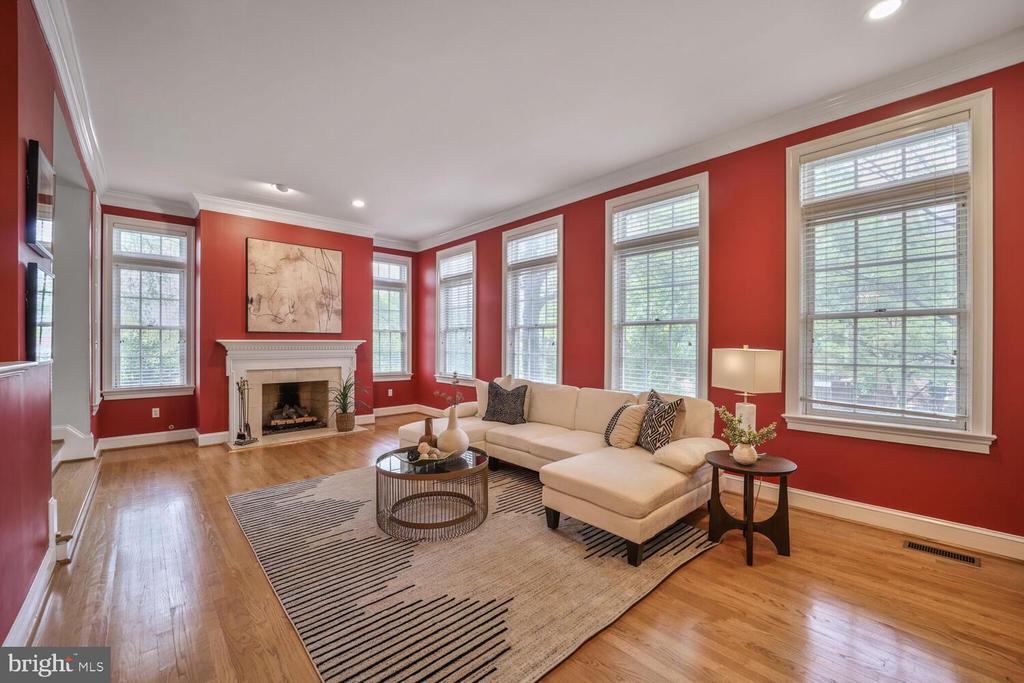 2053 MAYFAIR MCLEAN