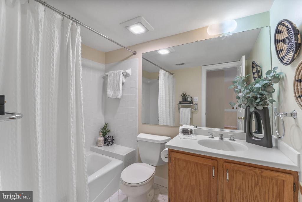 2053 MAYFAIR MCLEAN